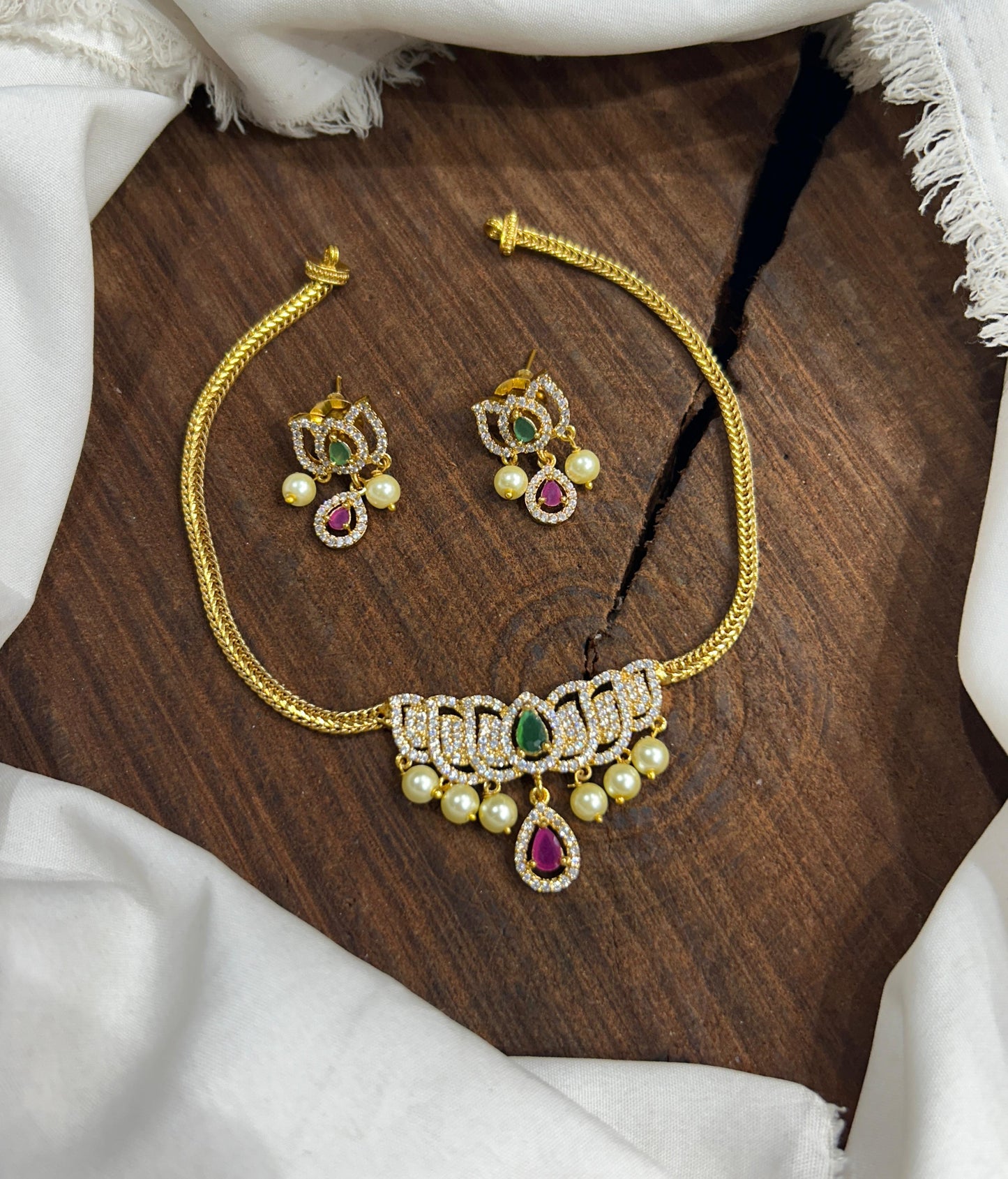 Lotus adigai cum choker