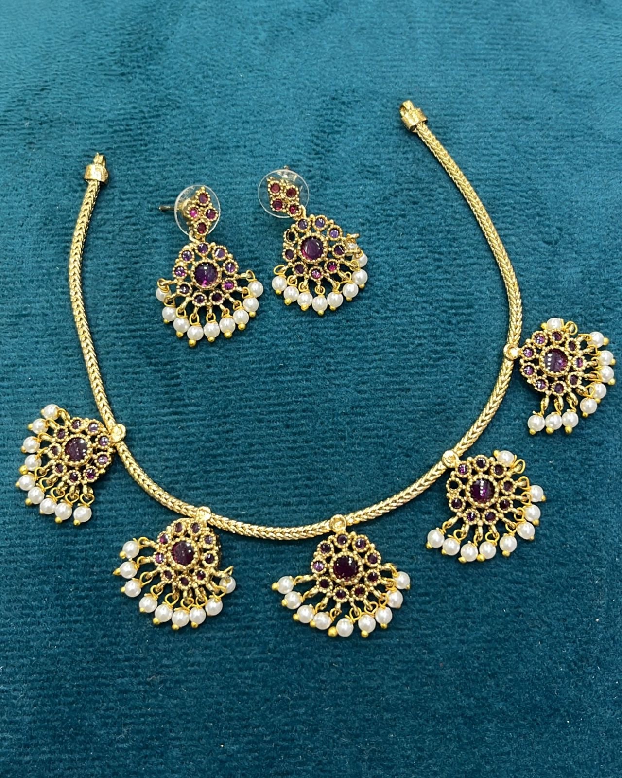Hanging drops necklace