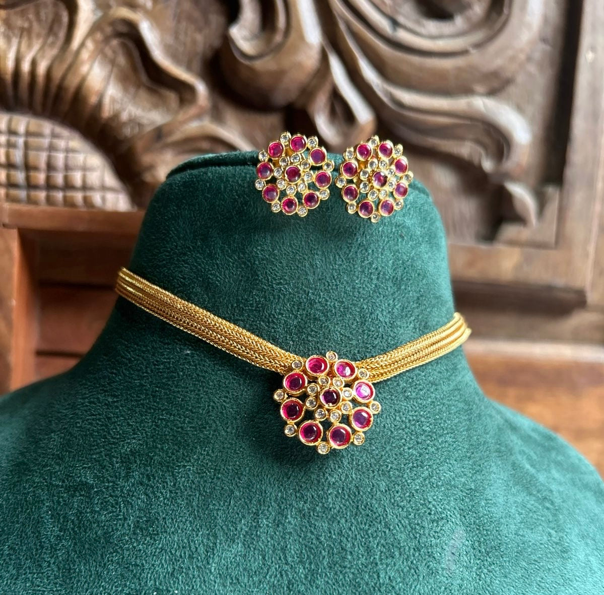 Red stone choker