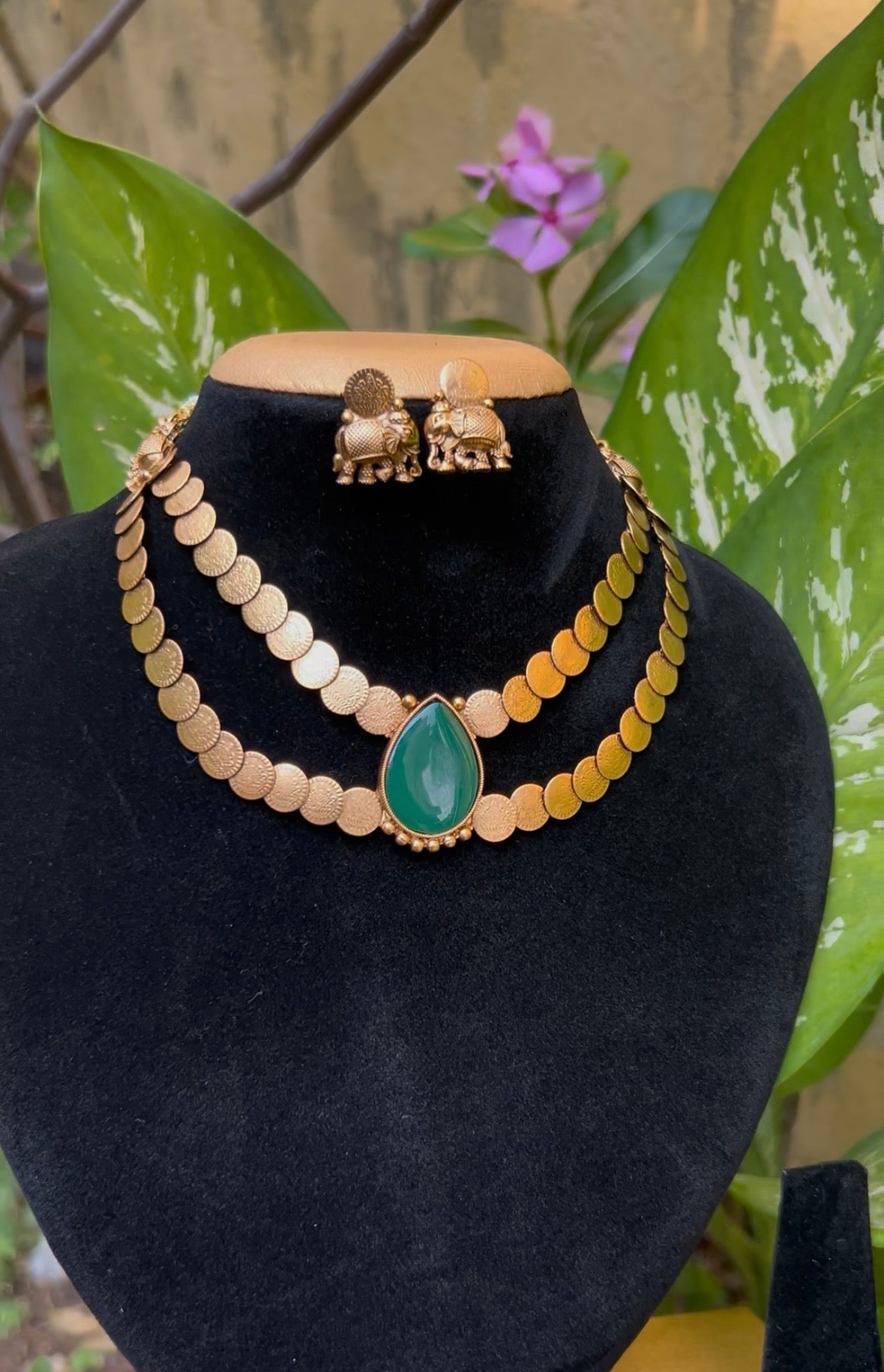 Drop emerald necklace