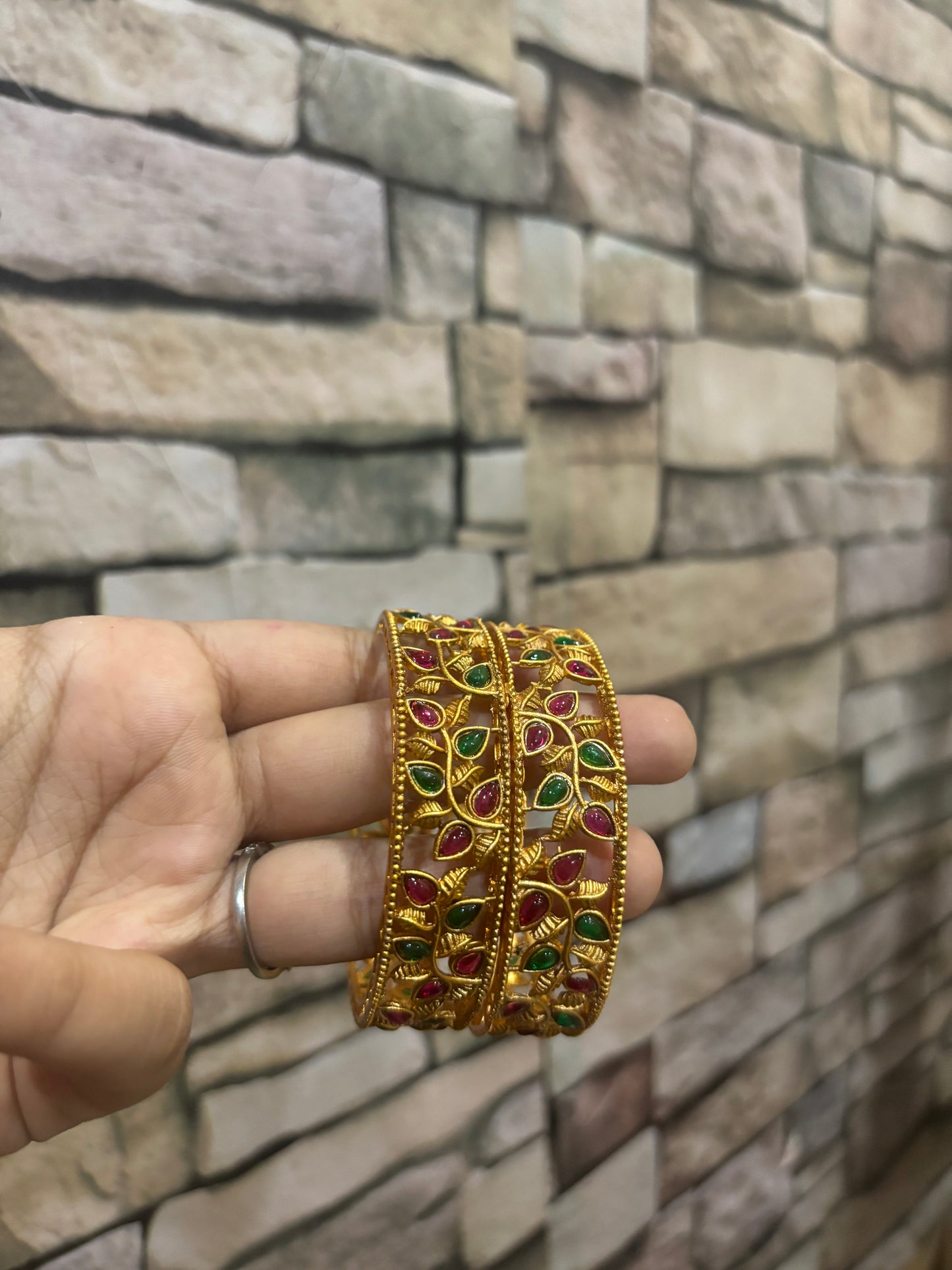 Kemp bangle