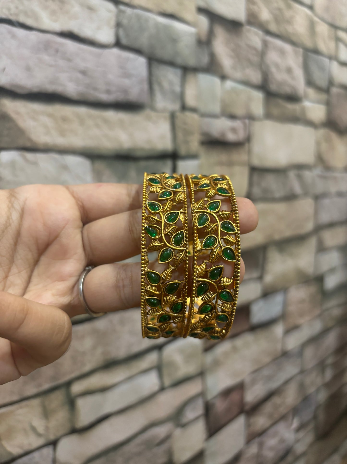 Kemp bangles