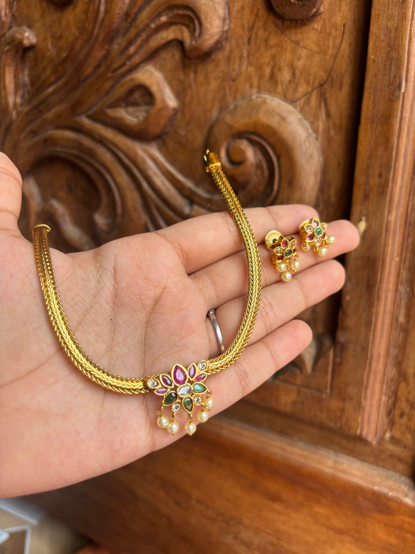 Siddhi choker