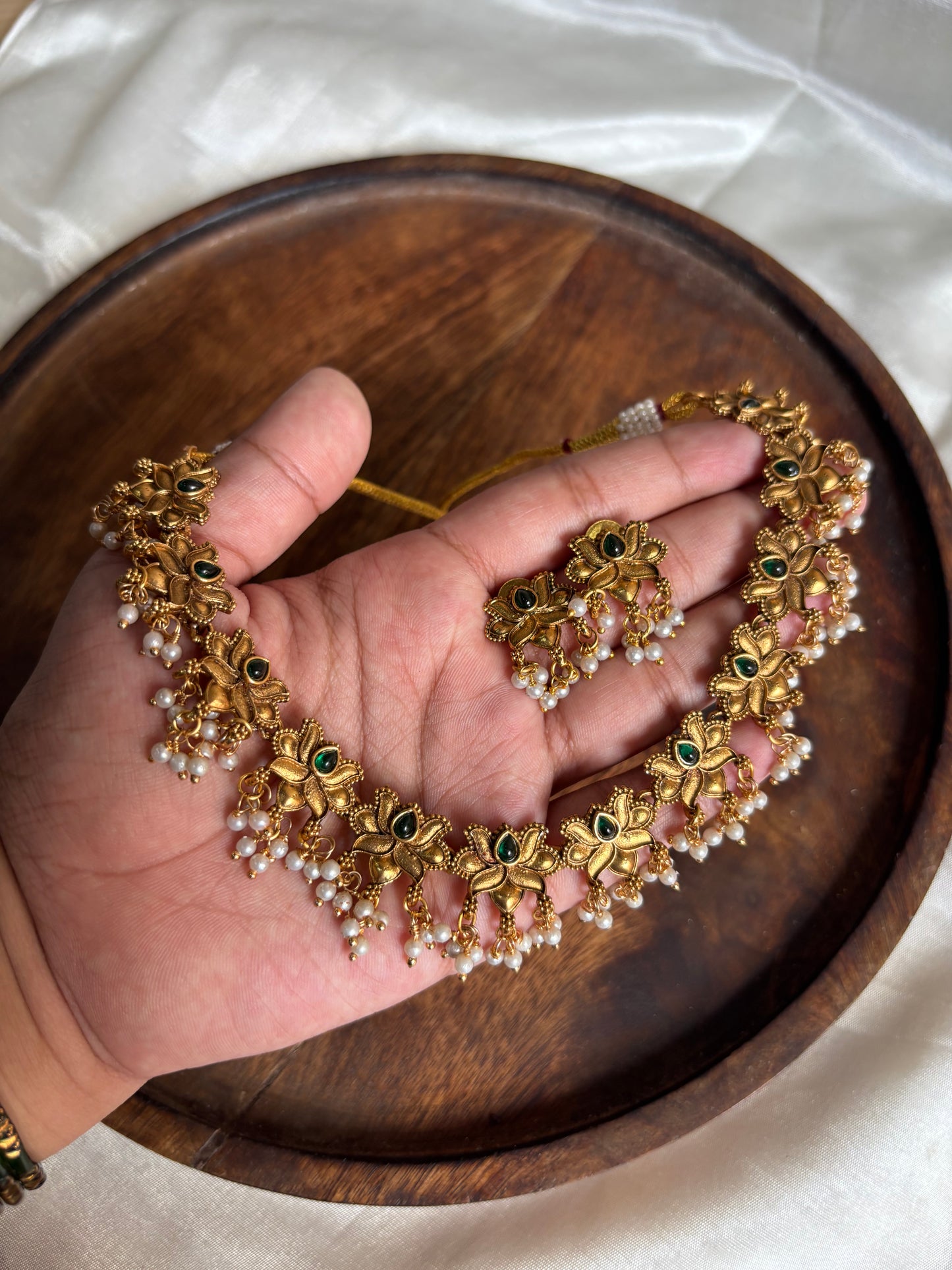 BFS-floral white beads necklace