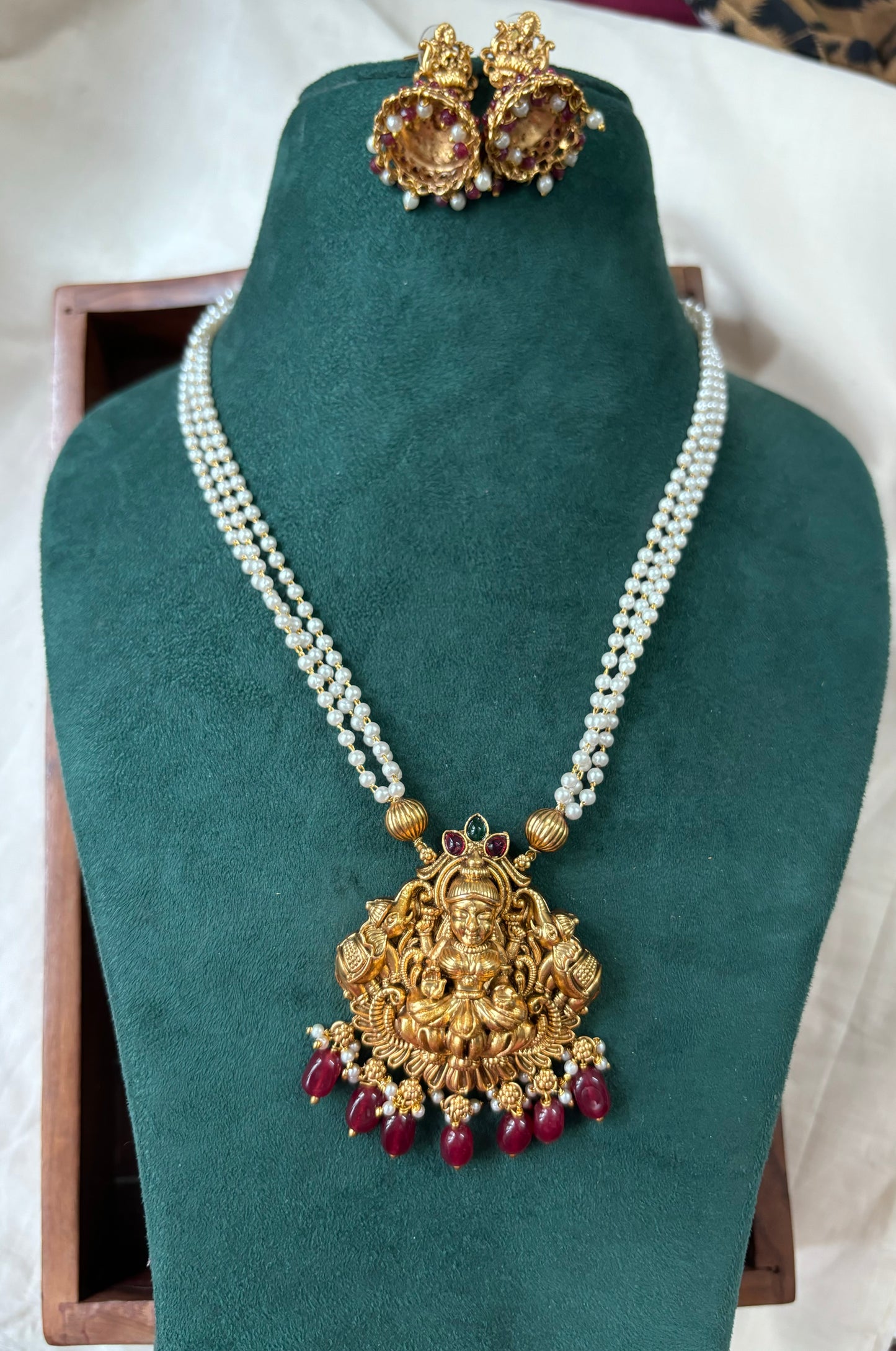 Pearl nagas set
