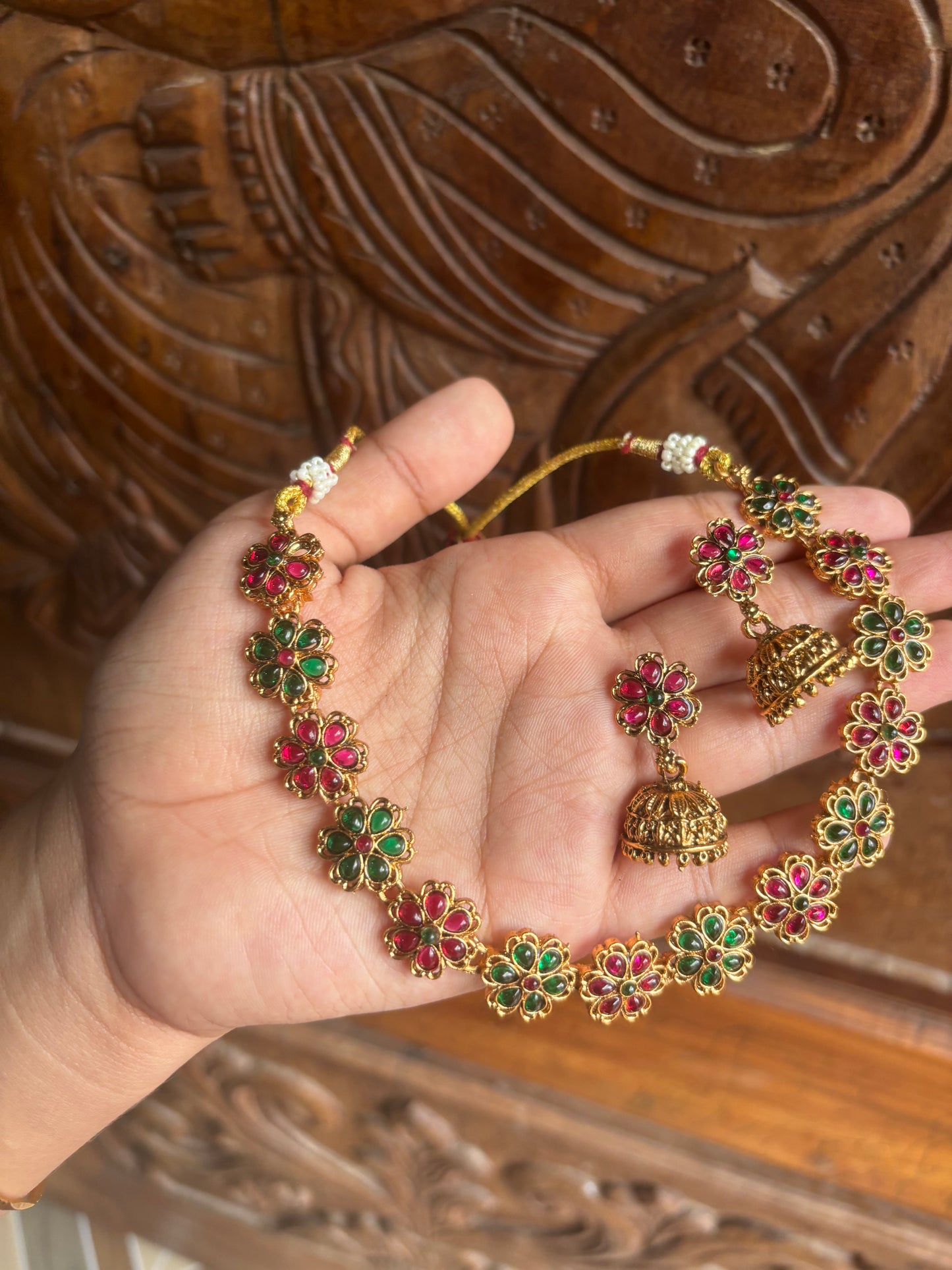 Floral choker