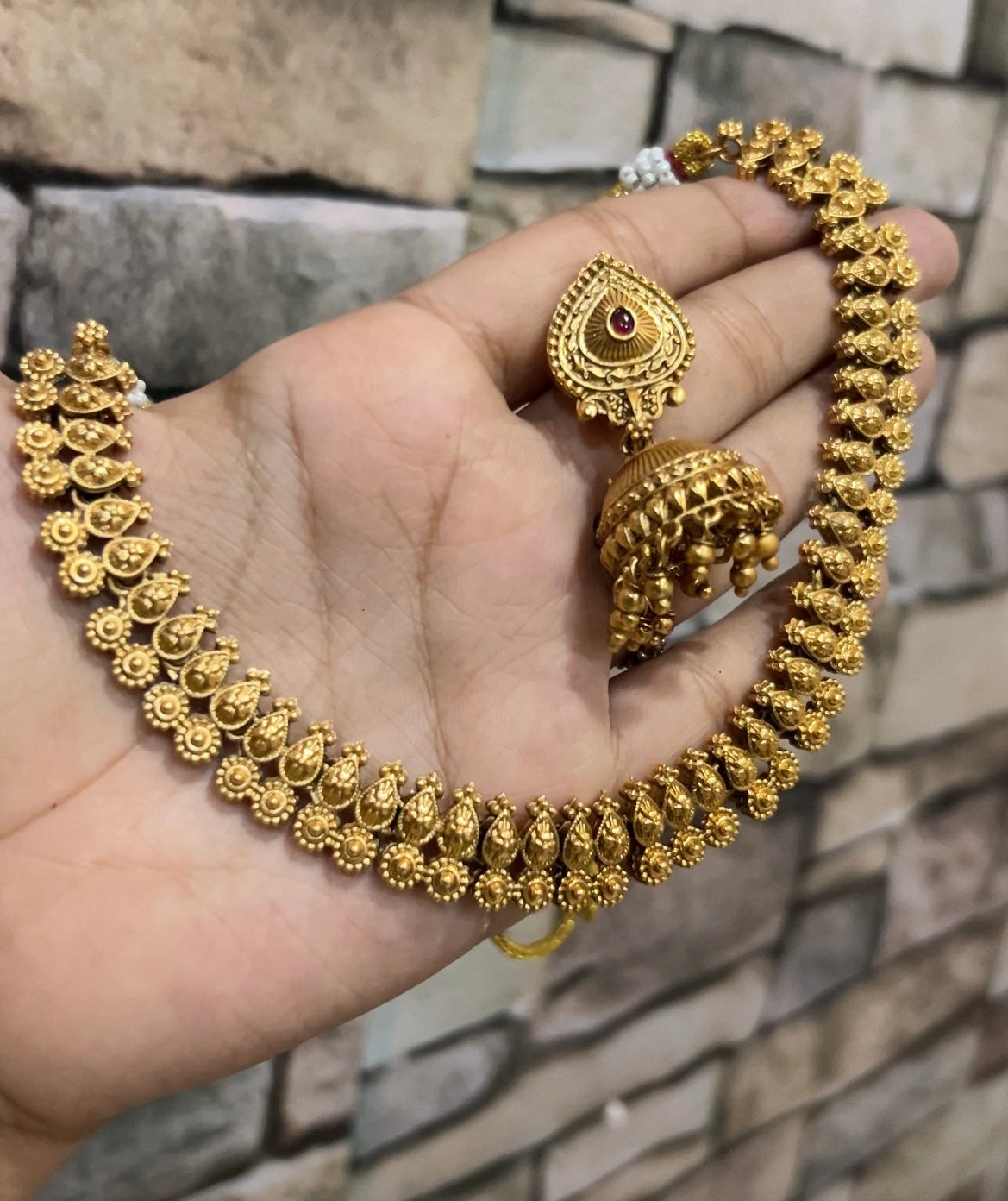 Non idol necklace set