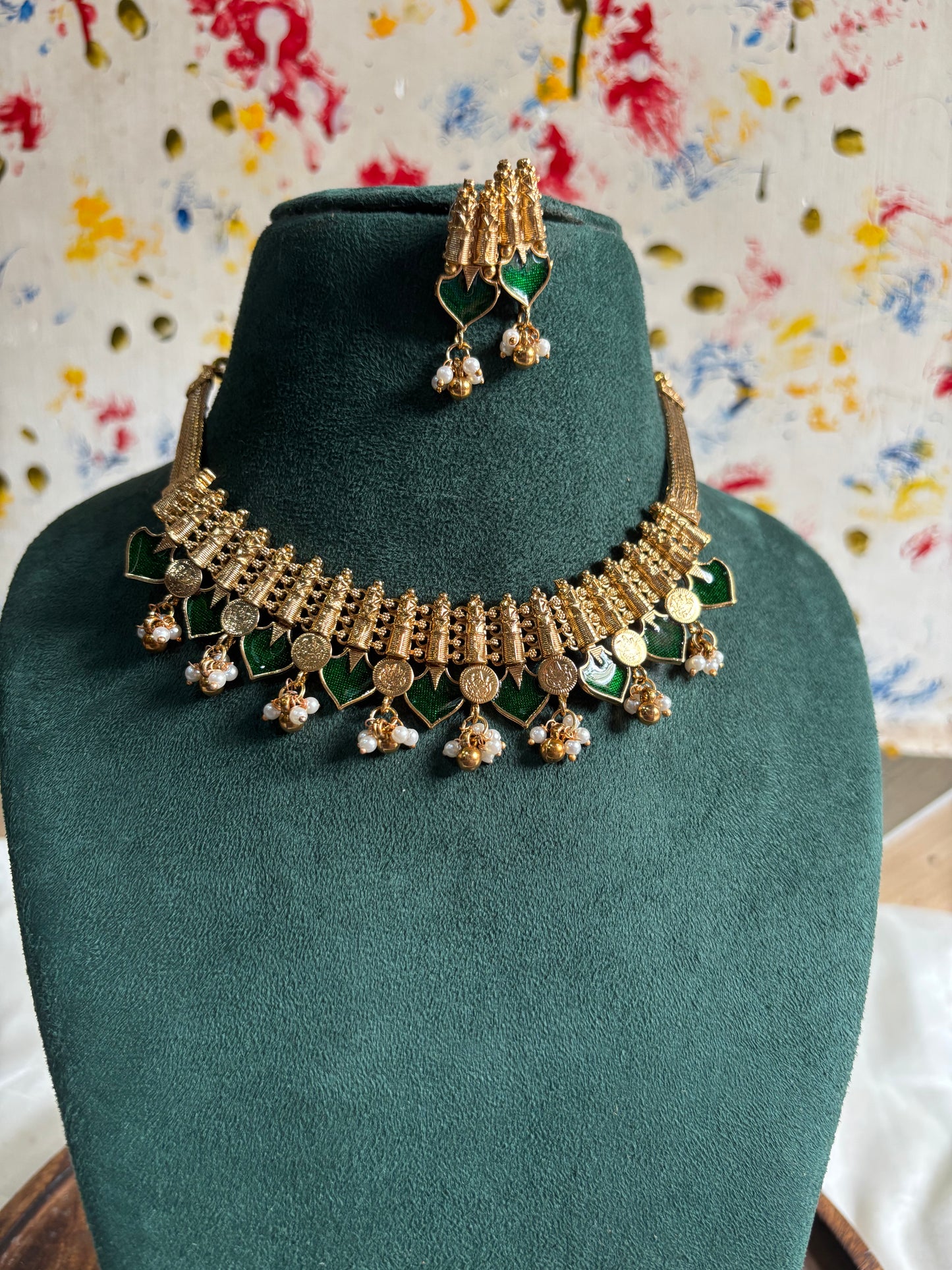 Traditional leaf necklace
