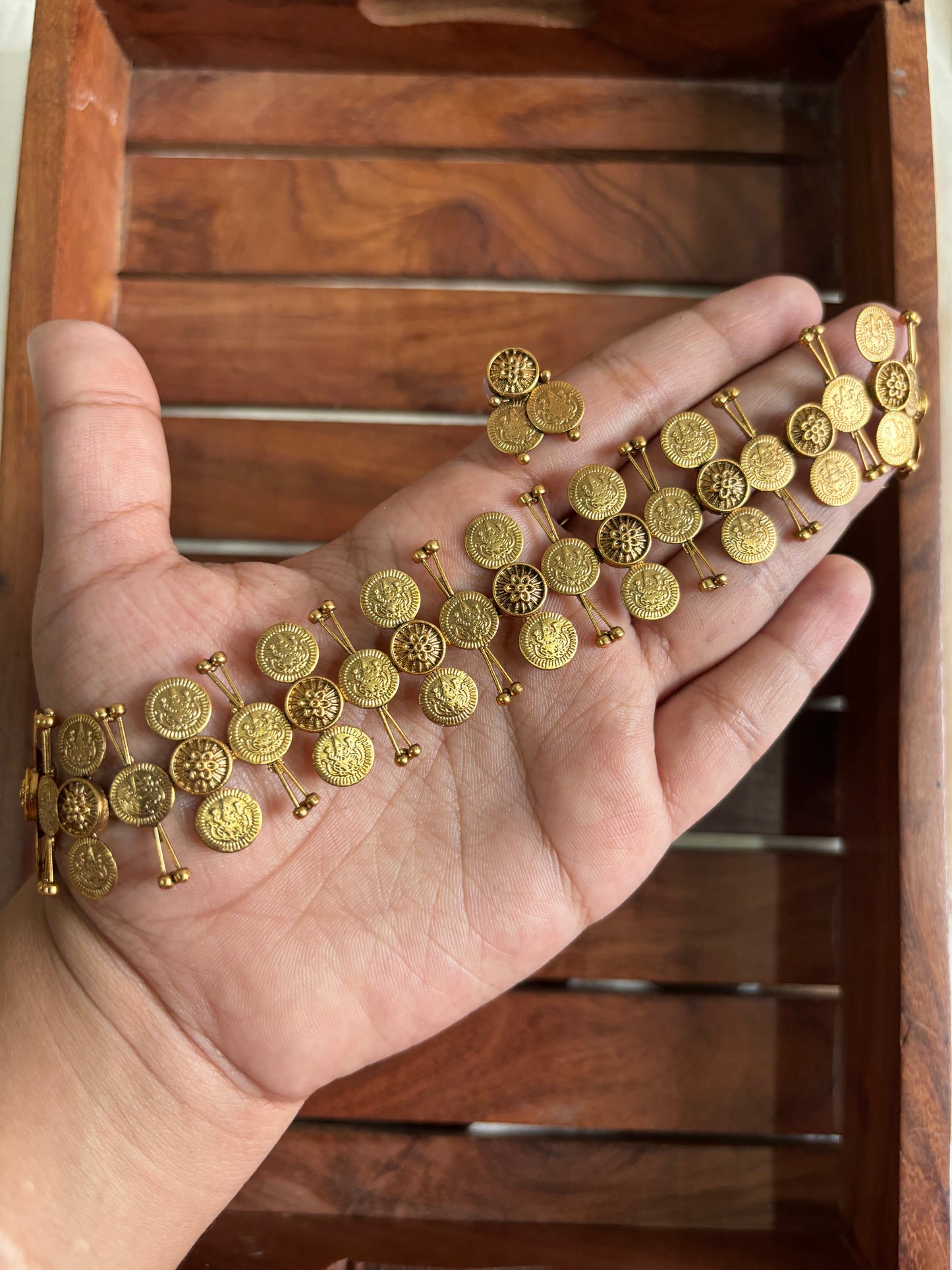 Layered coin choker-2