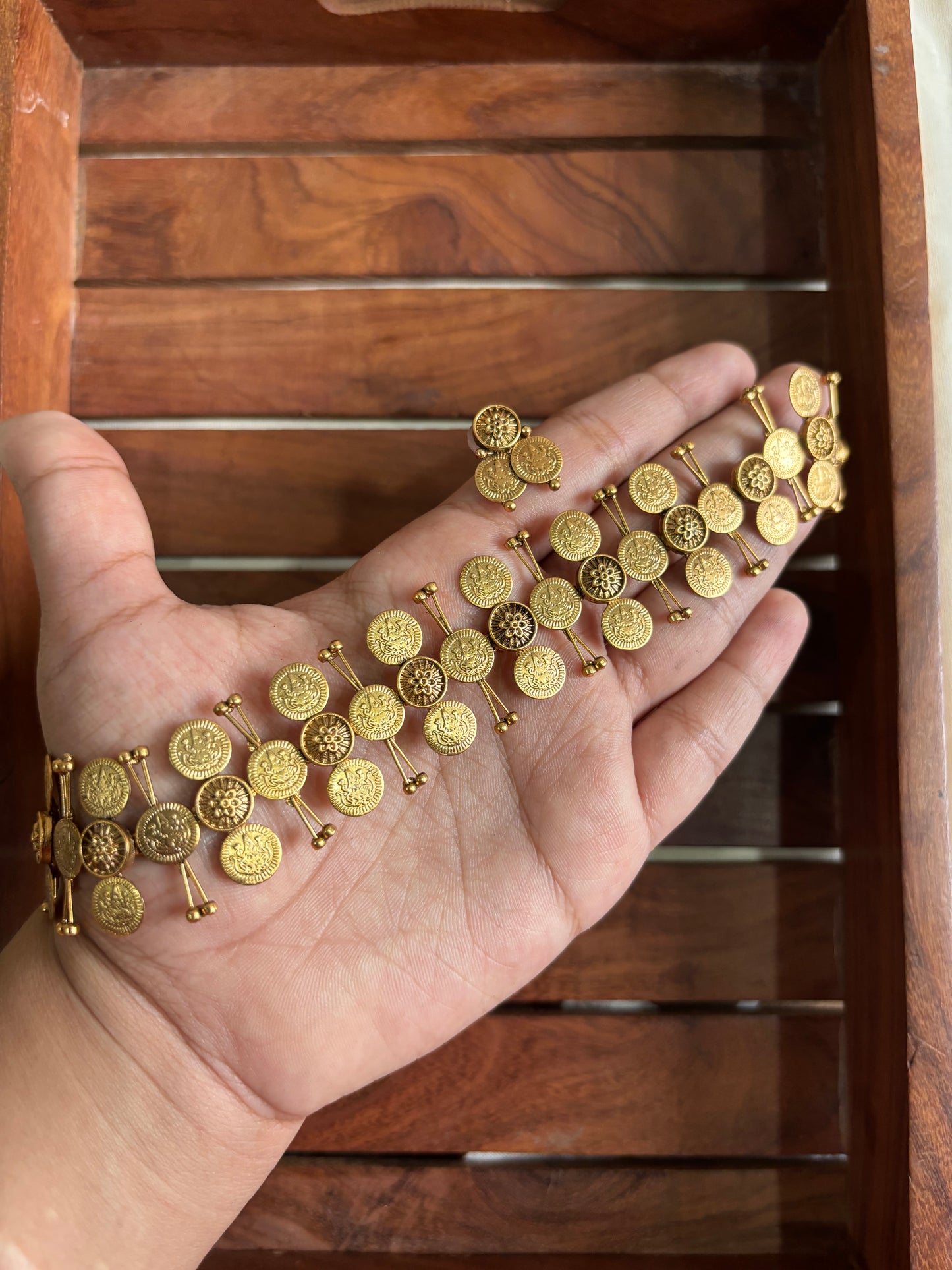 Layered coin choker-2