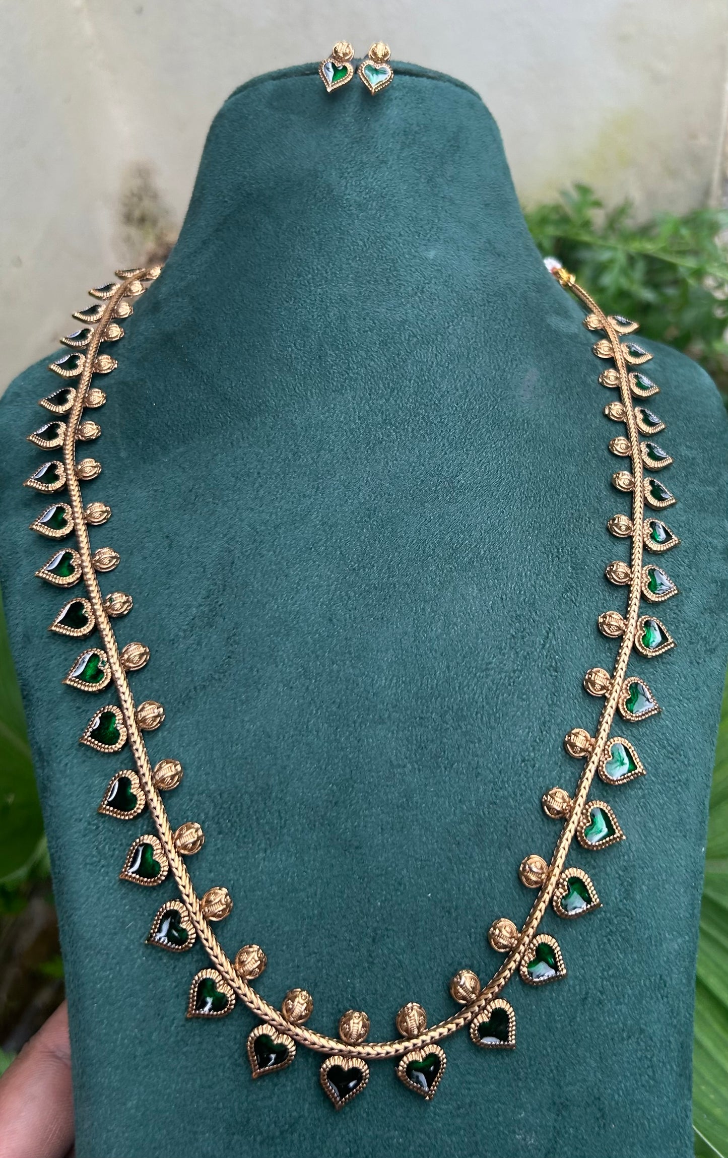 Enamel heart haaram