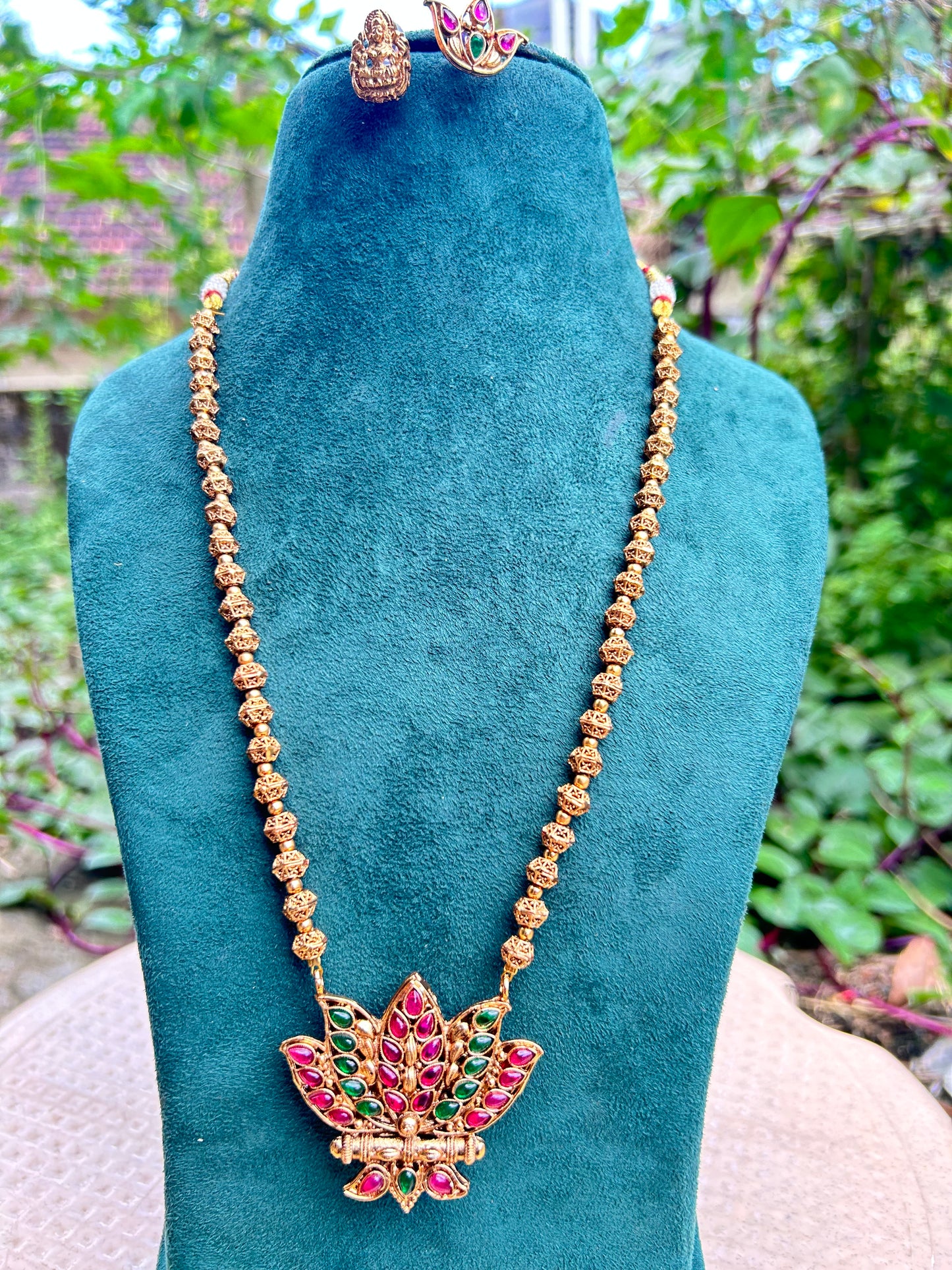 Reversible lotus set