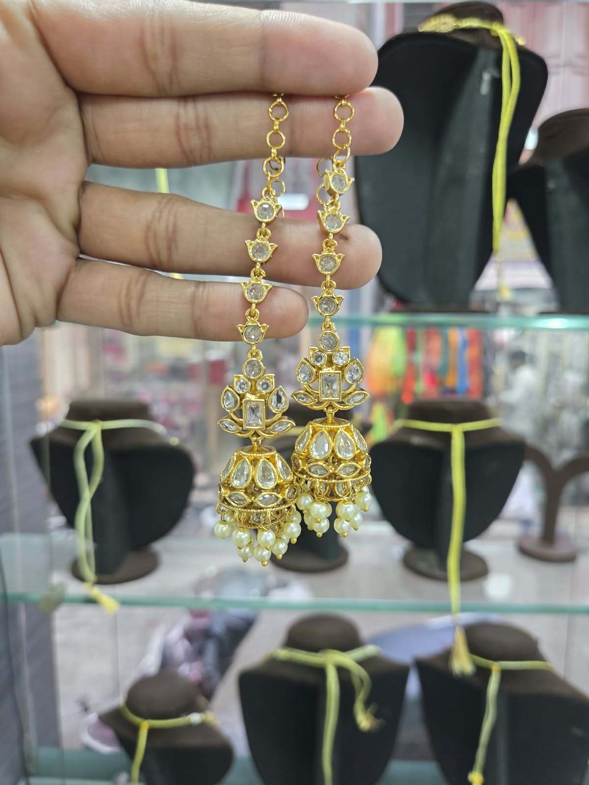 White jhumka maatal