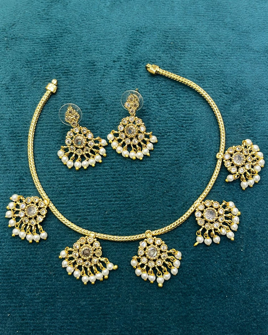 Hanging drops necklace