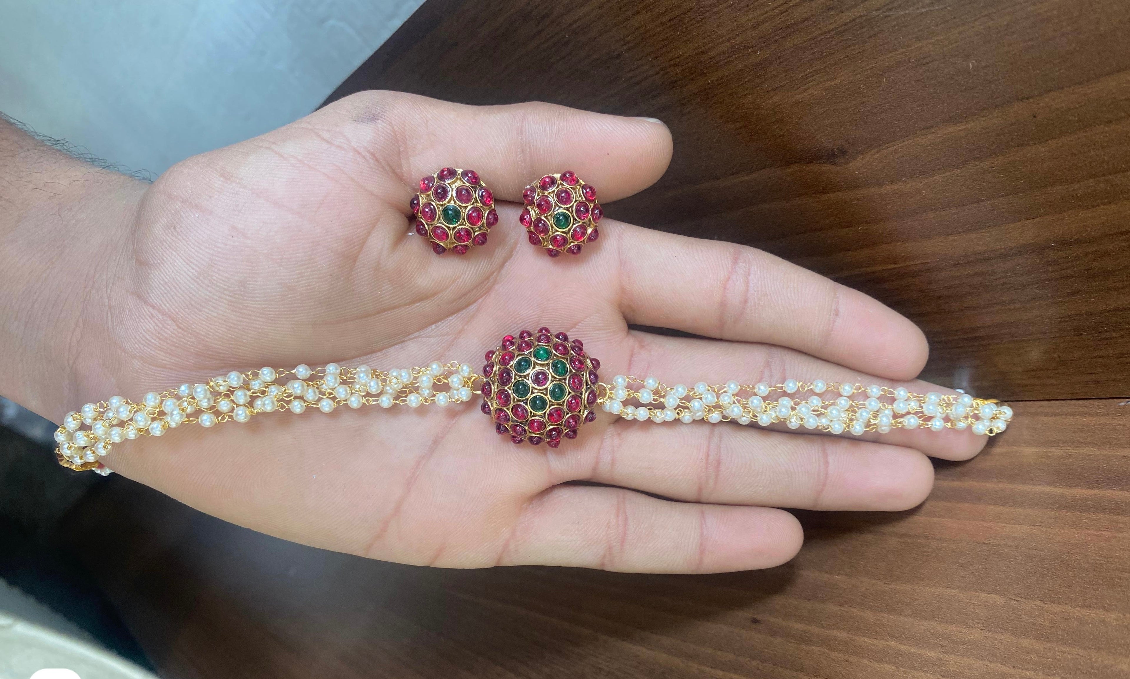 Cluster pearl choker