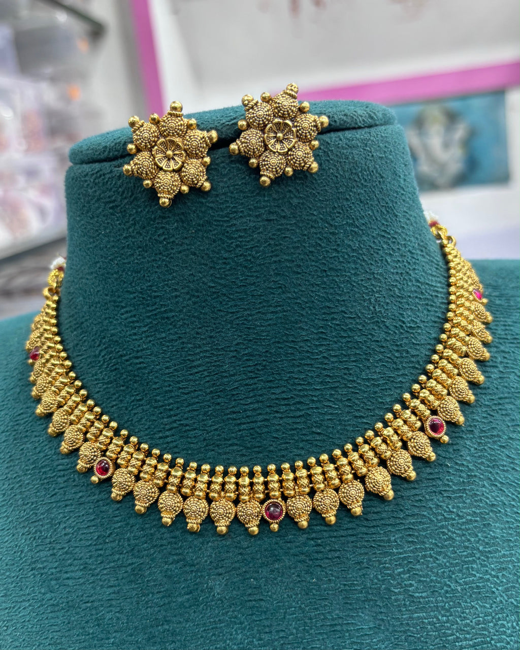 Ball necklace