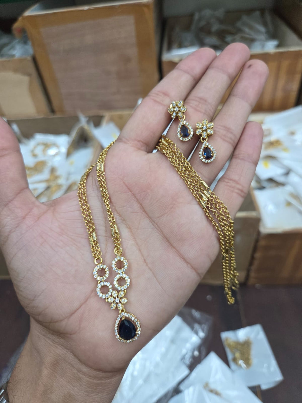 Chain stone neckpiece