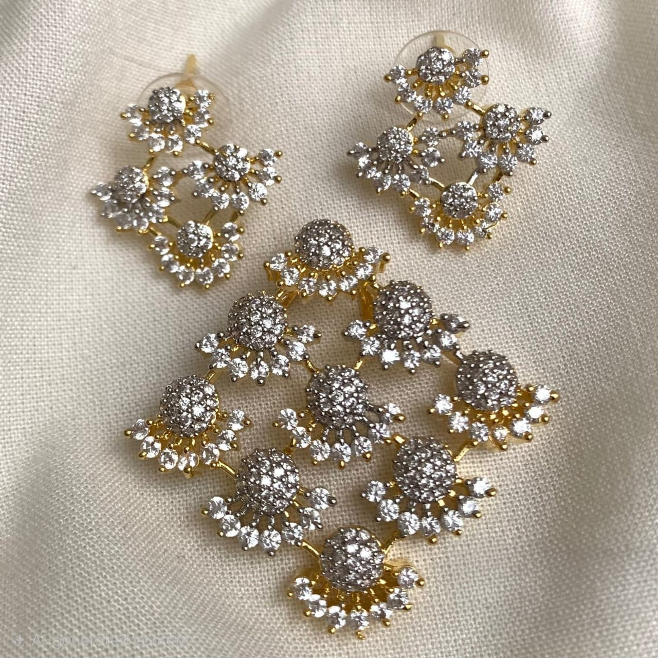 Diamond pendent set
