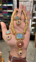 Stone hasli necklace