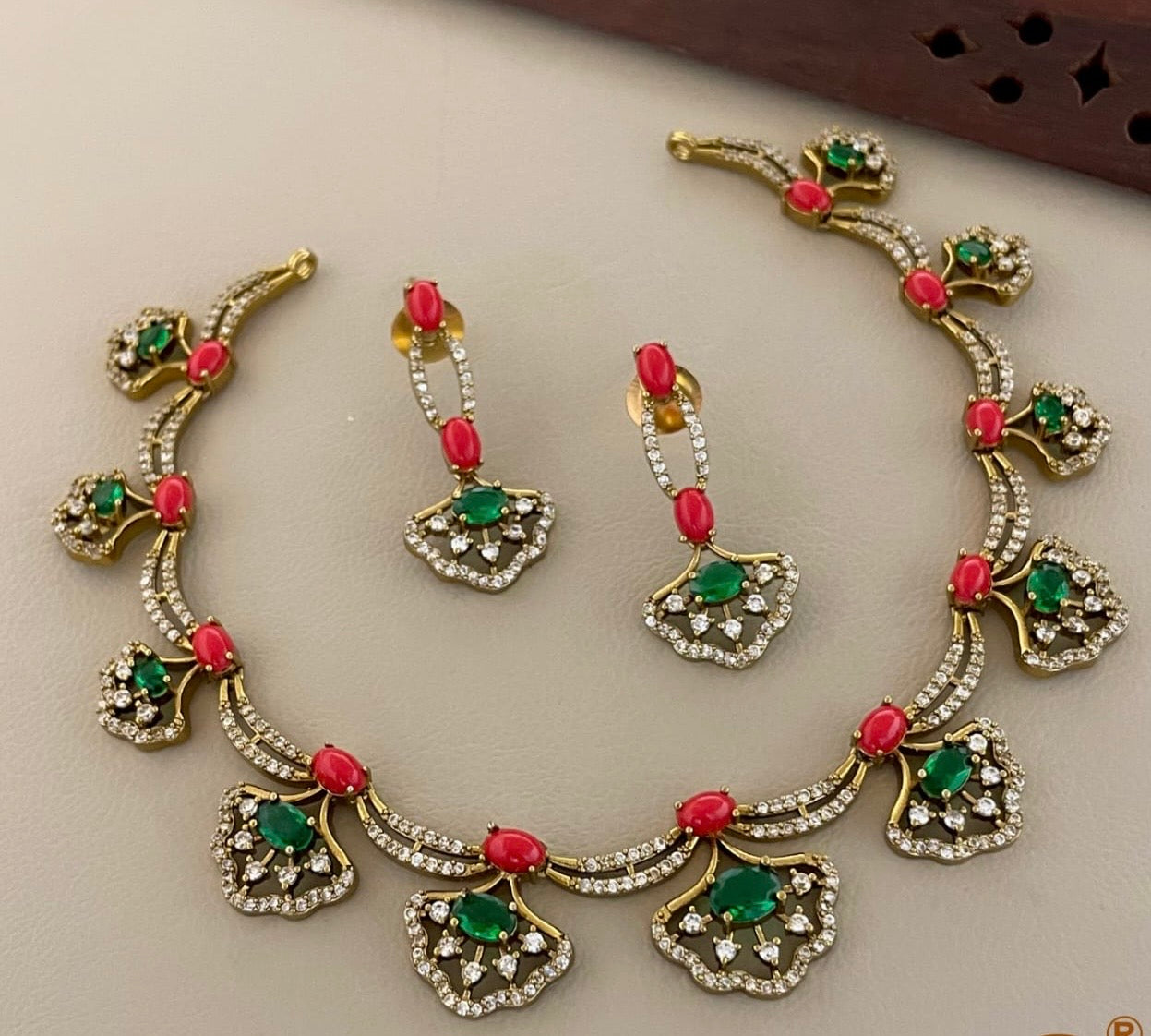 Emerald coral necklace