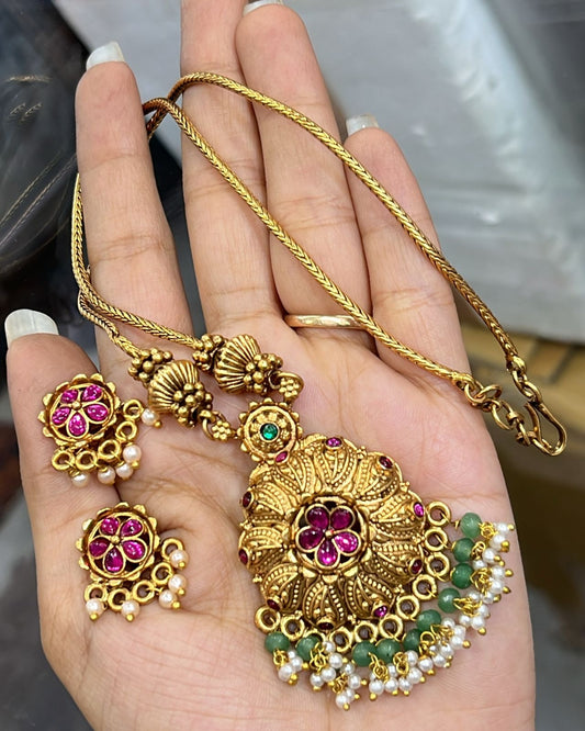 Non idol antique sets