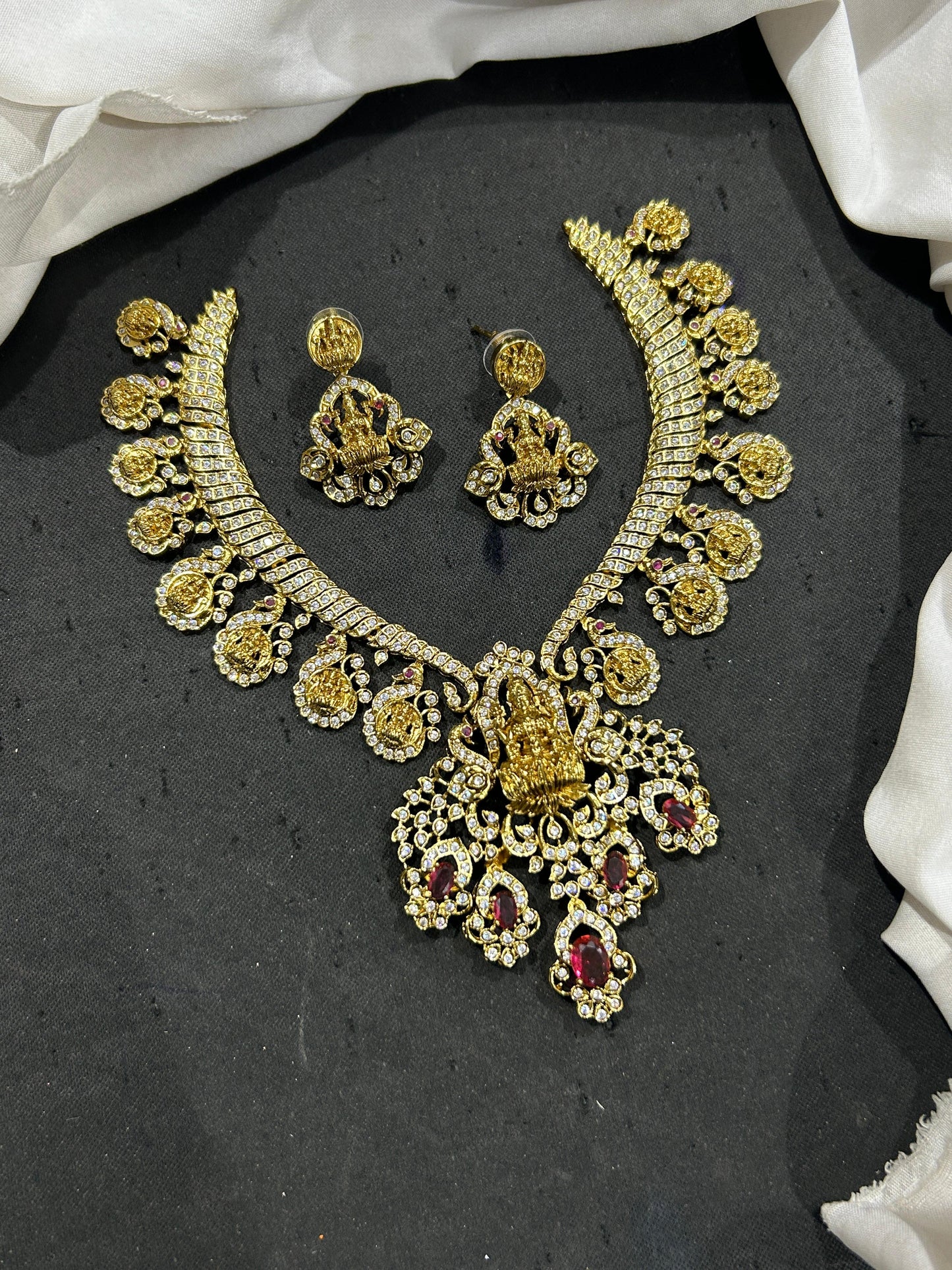 Lakshmi Ad stone cluster necklace