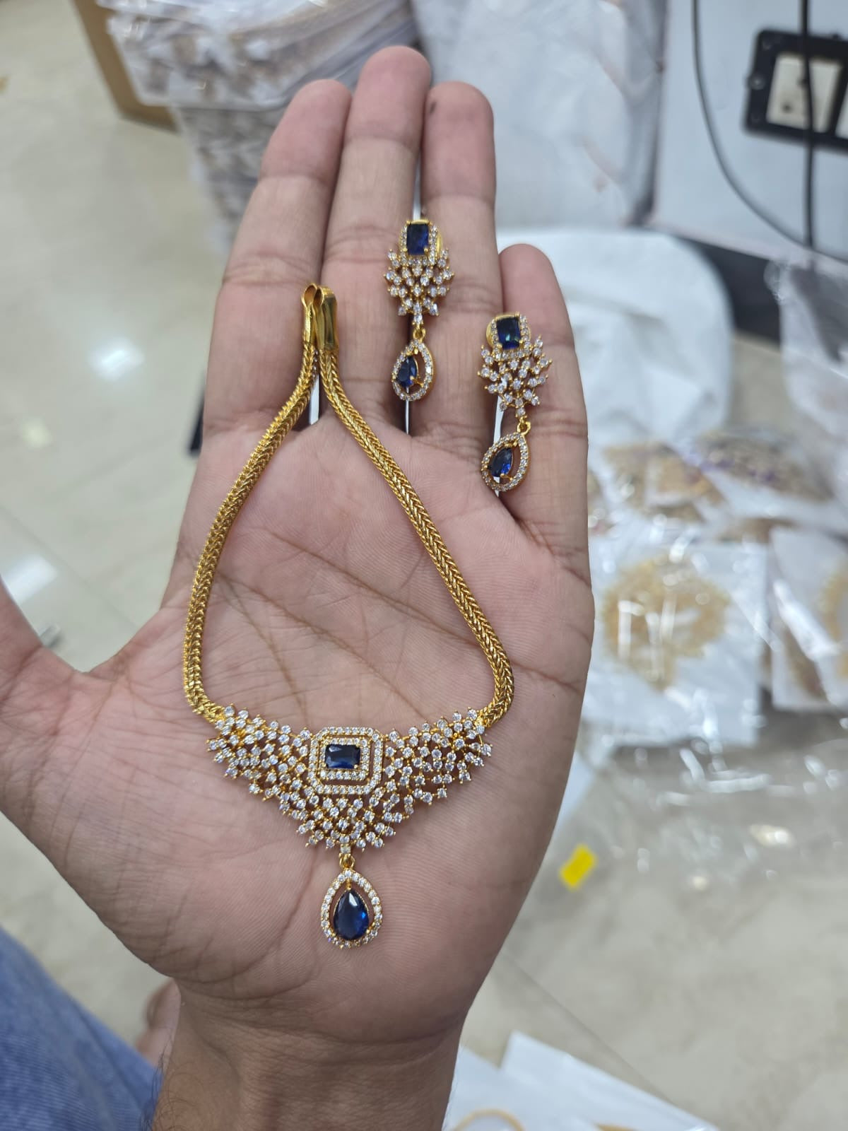 Mesh ad necklace