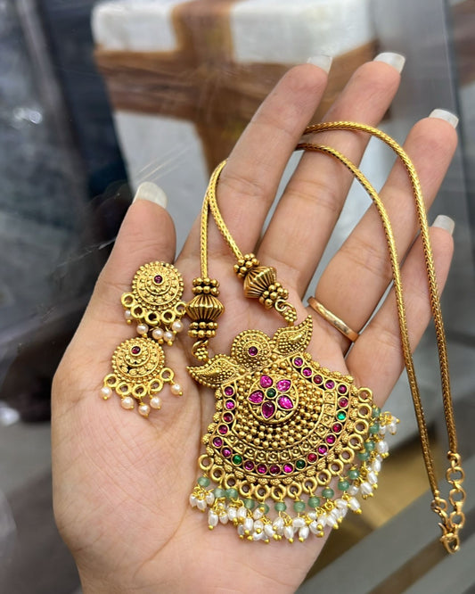 Non idol antique sets