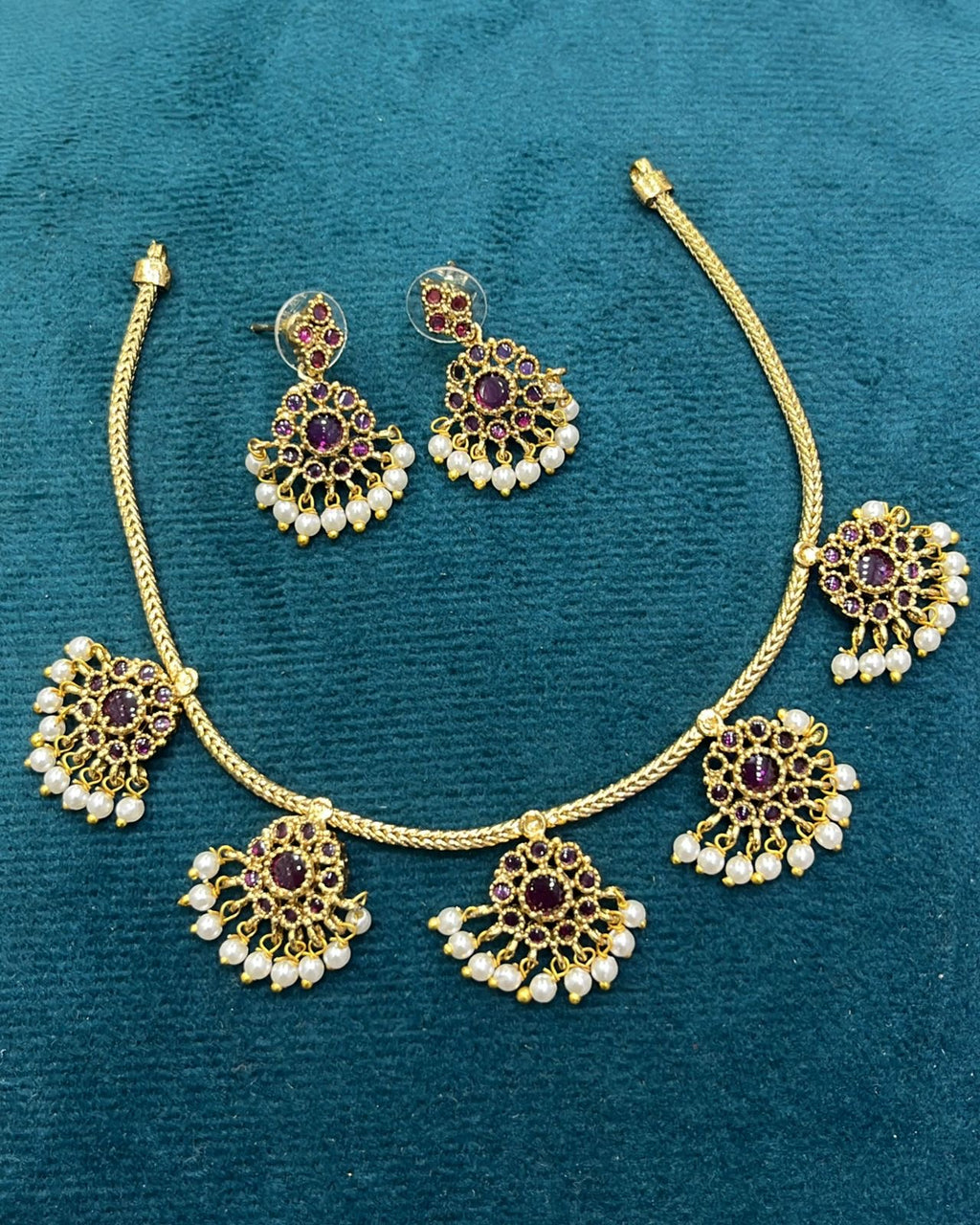 Hanging drops necklace