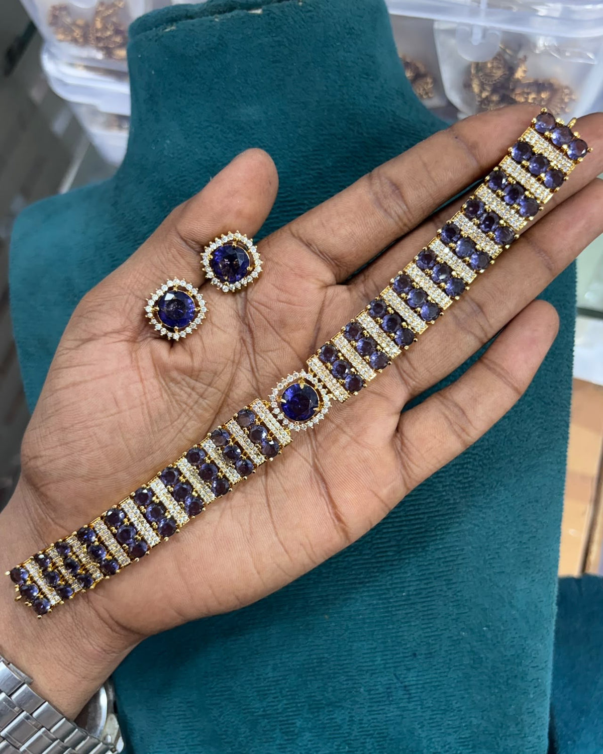 Statement Multi choker