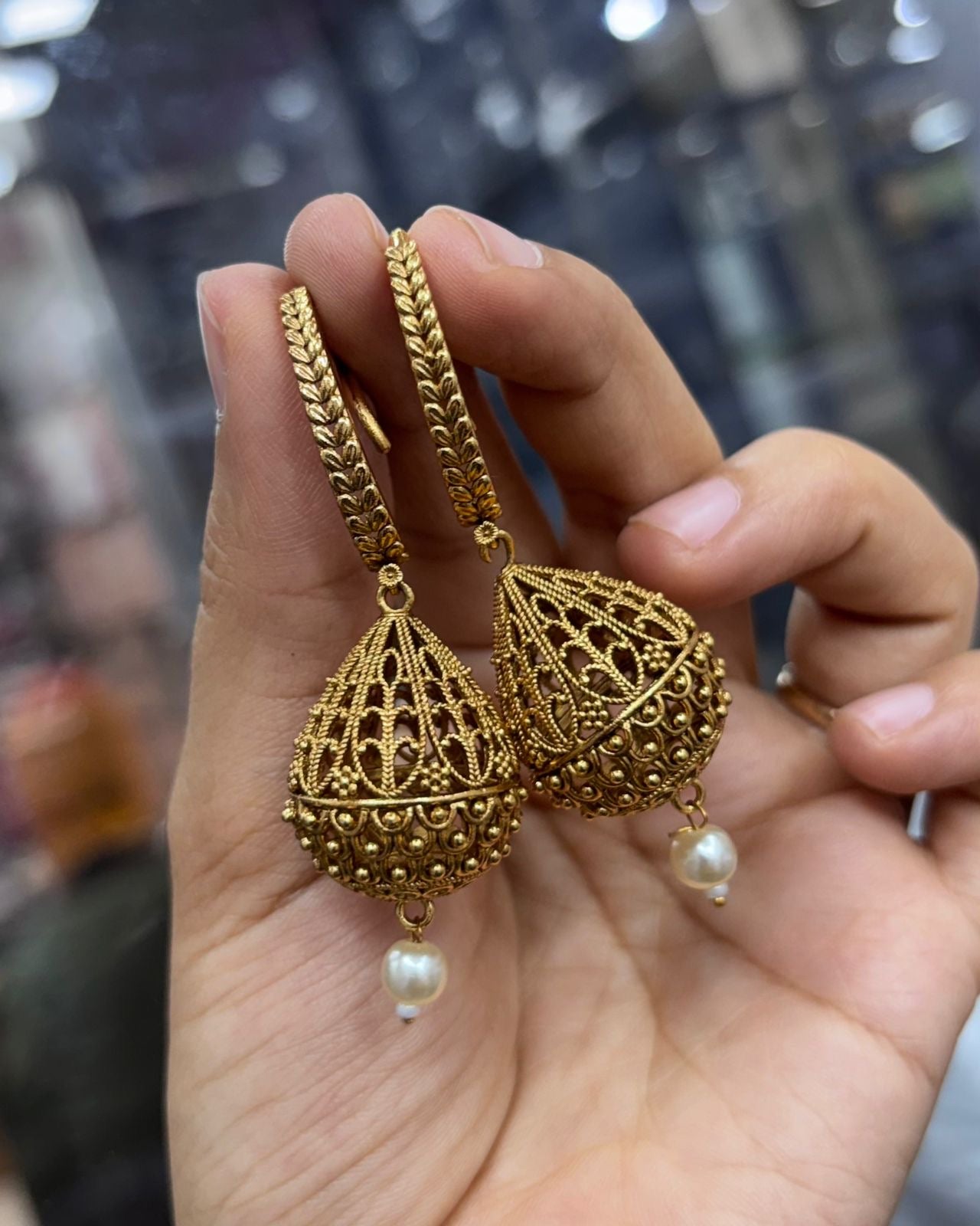 Ball earrings
