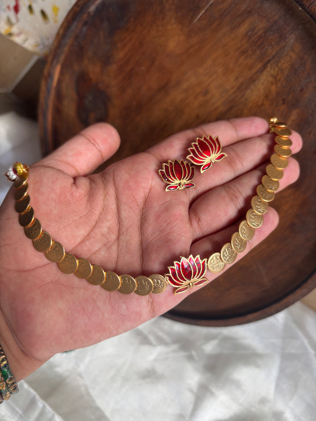 Lotus coin choker