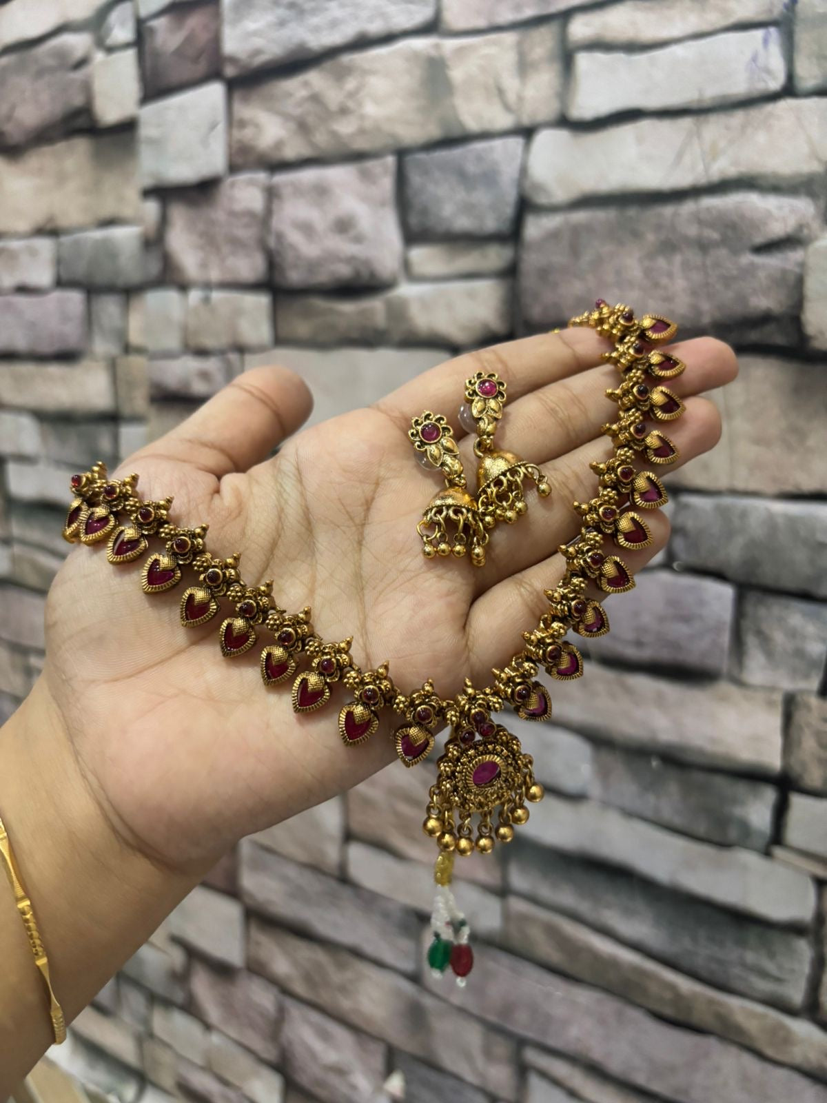 Palakka stone necklace