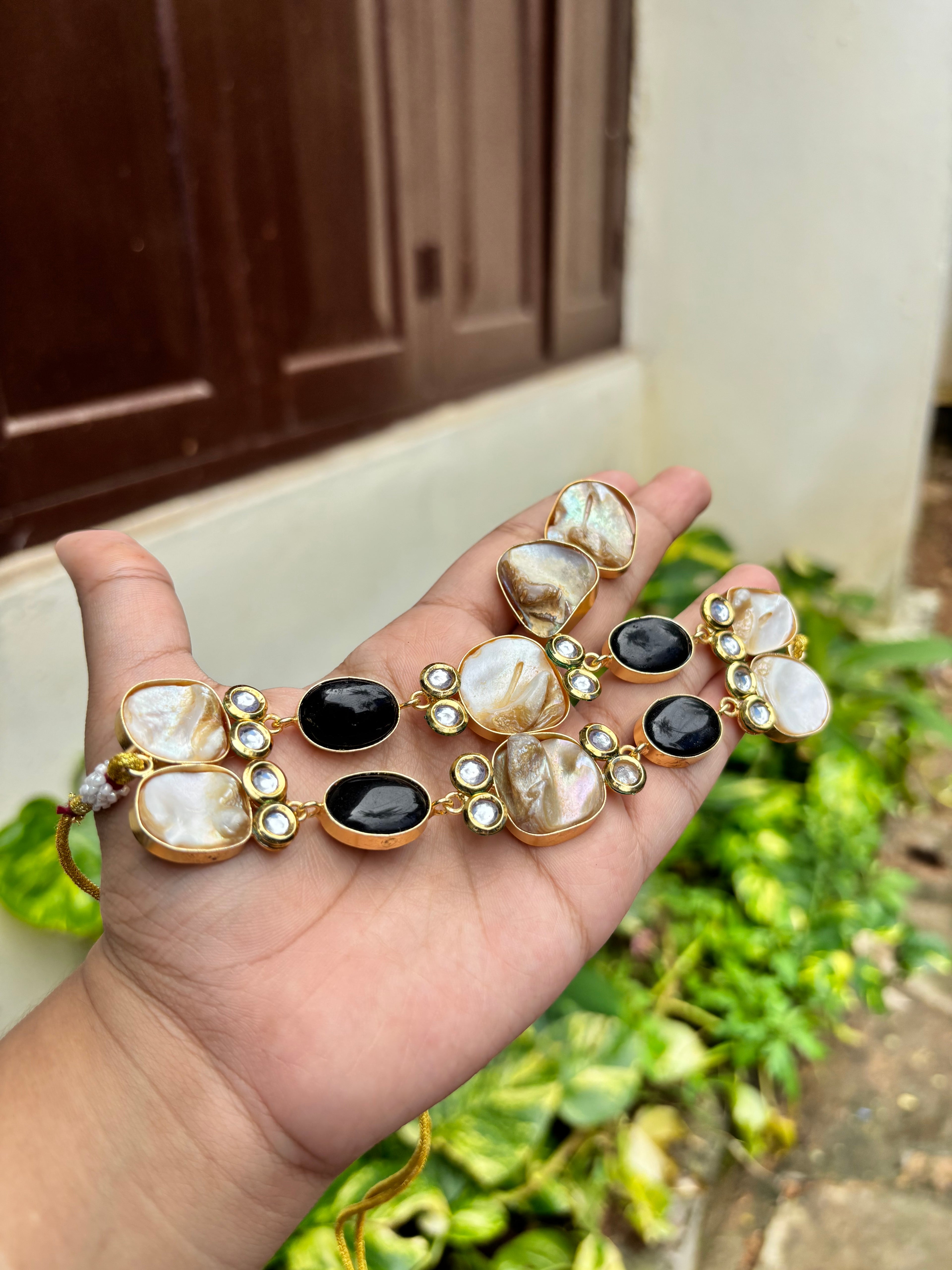 Mop n stone choker