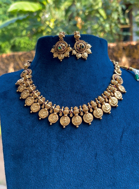 Kalasham neckpiece