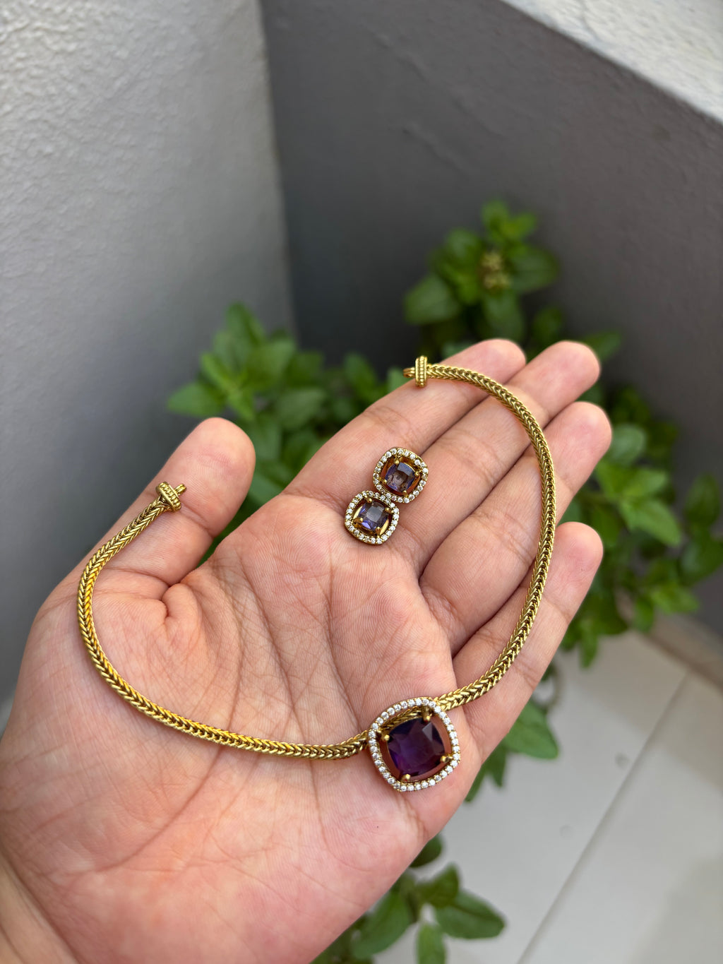 Single stone choker