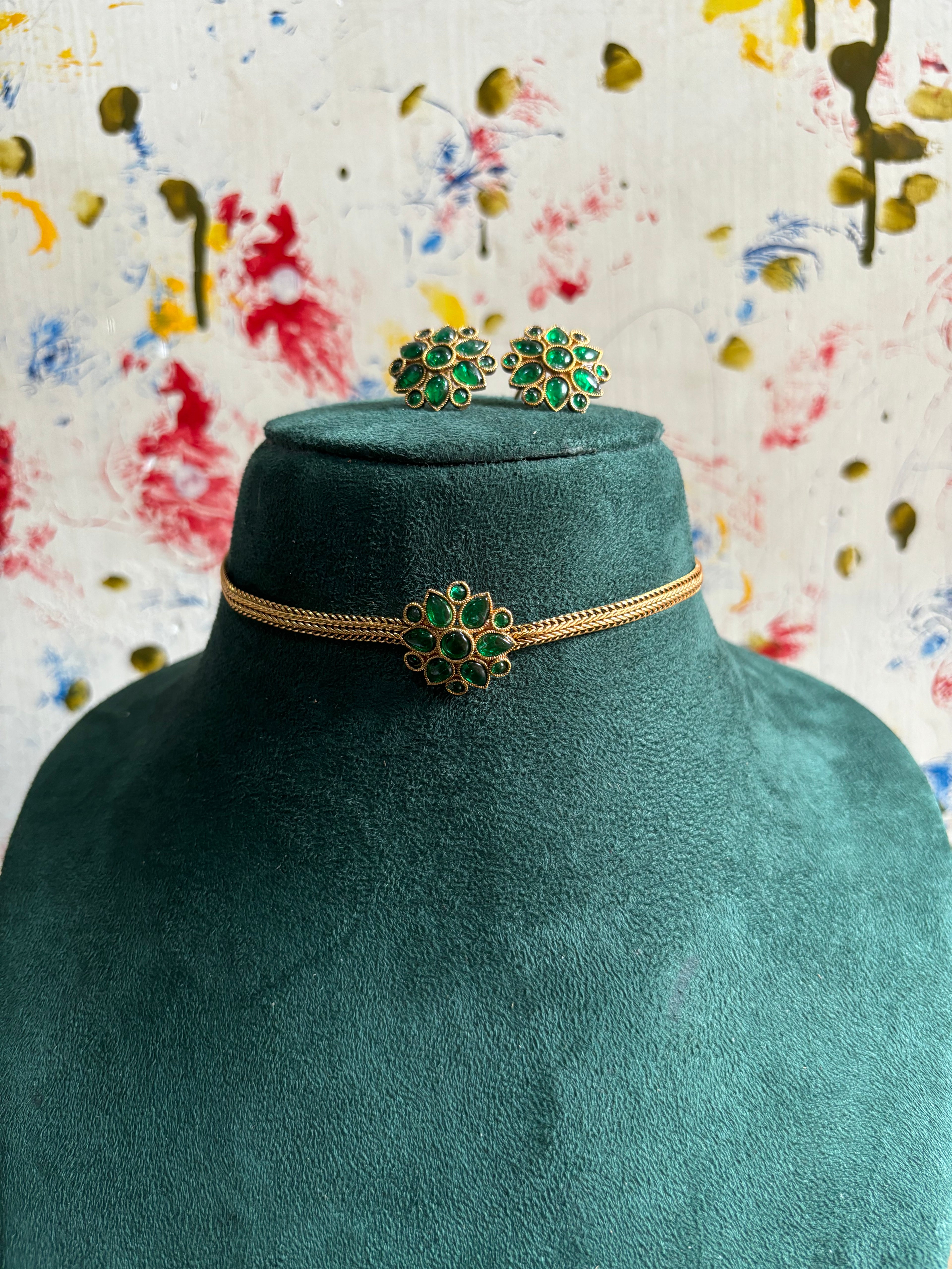 Flower choker
