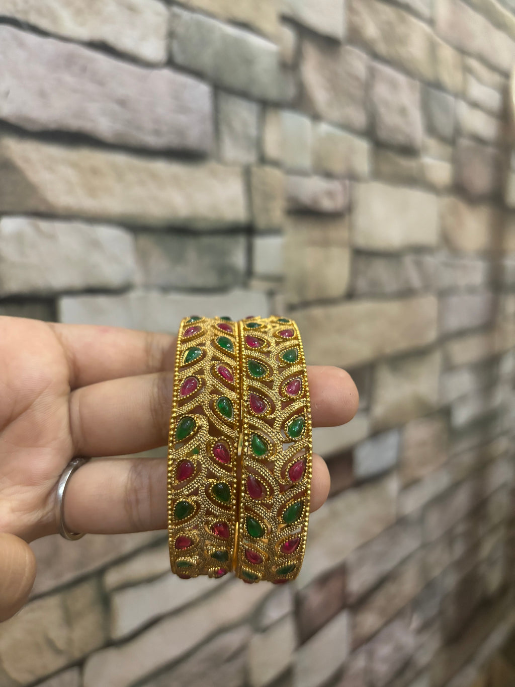 Kemp bangles