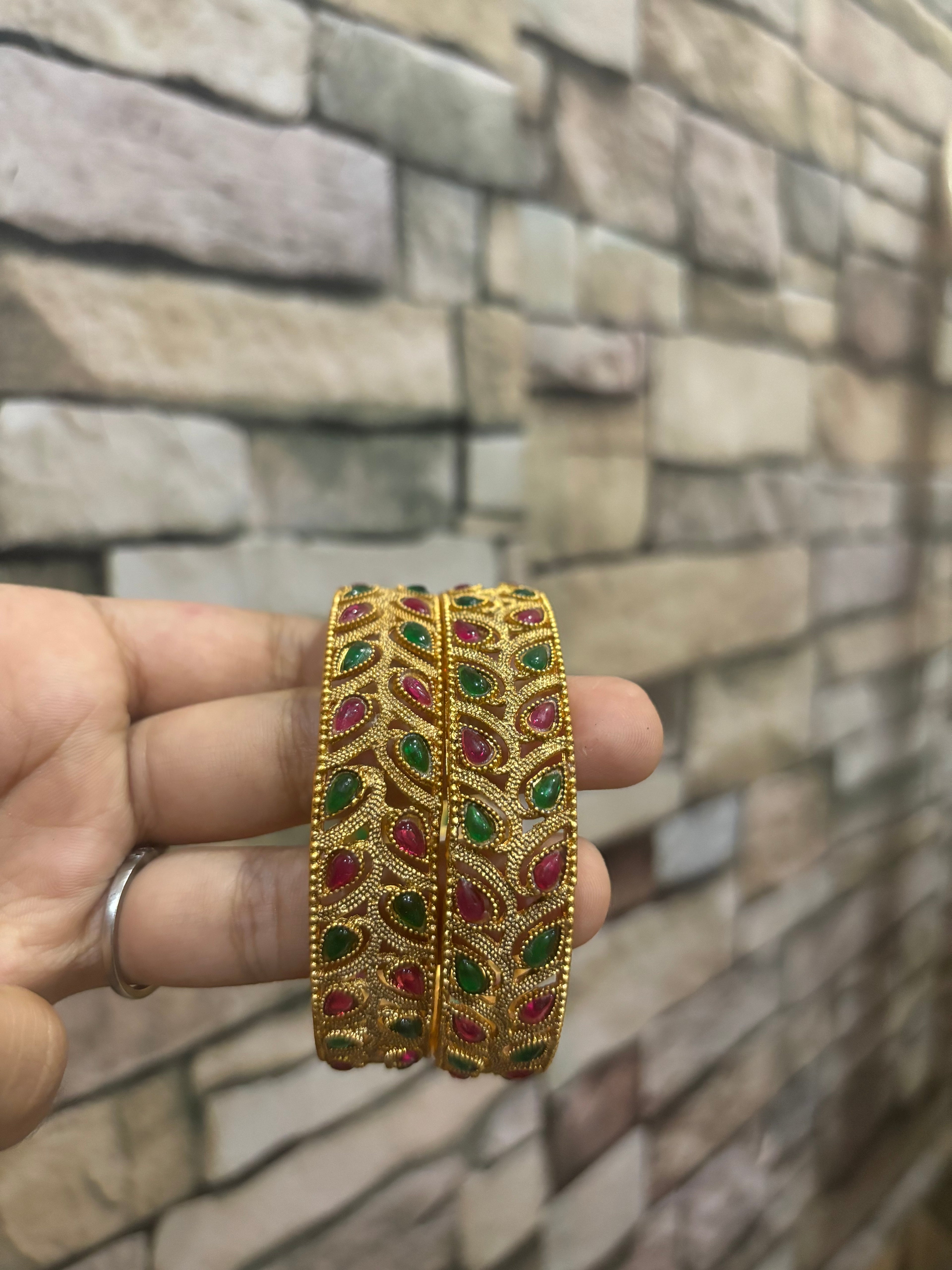 Kemp bangles
