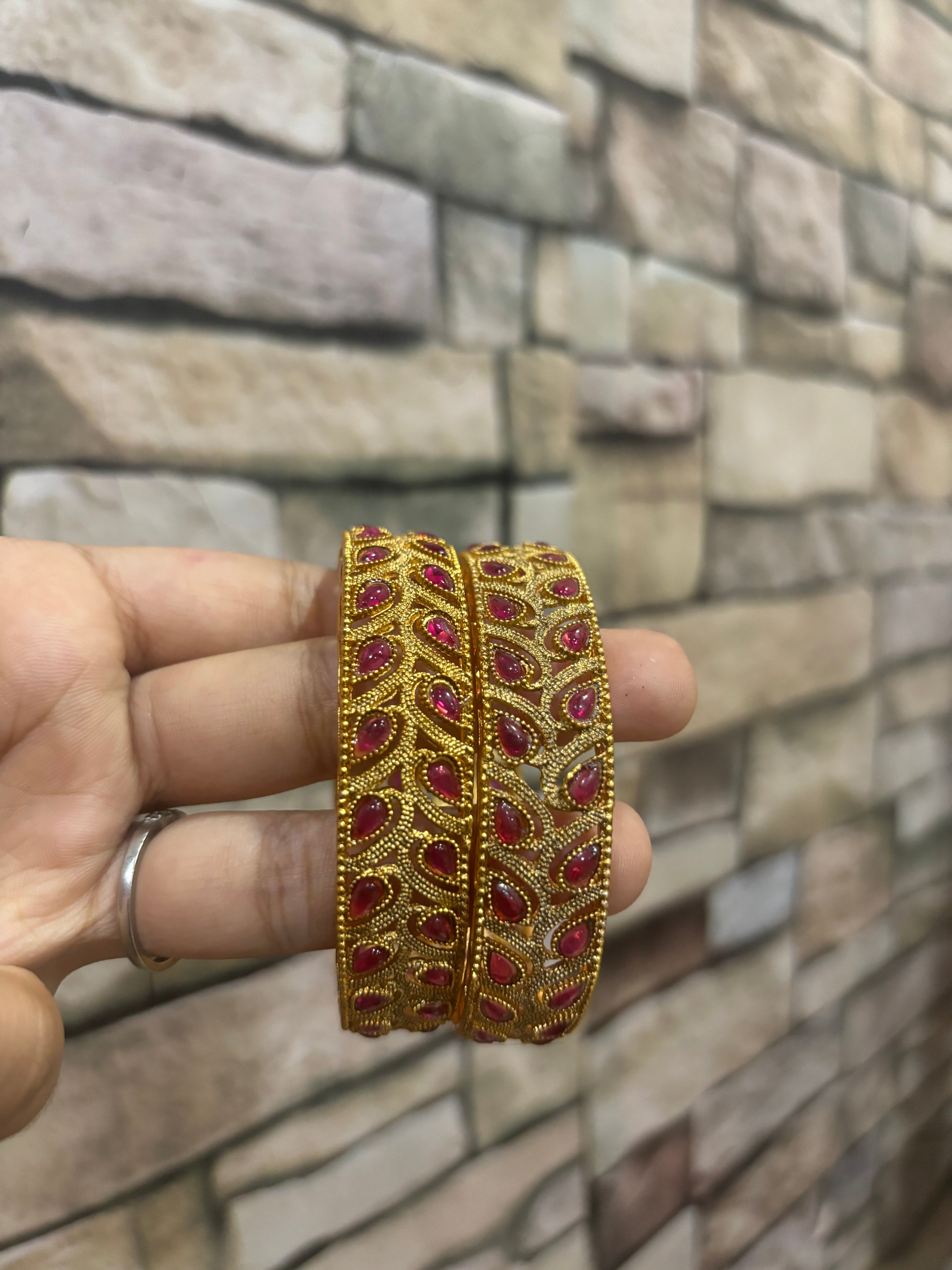 Kemp bangles