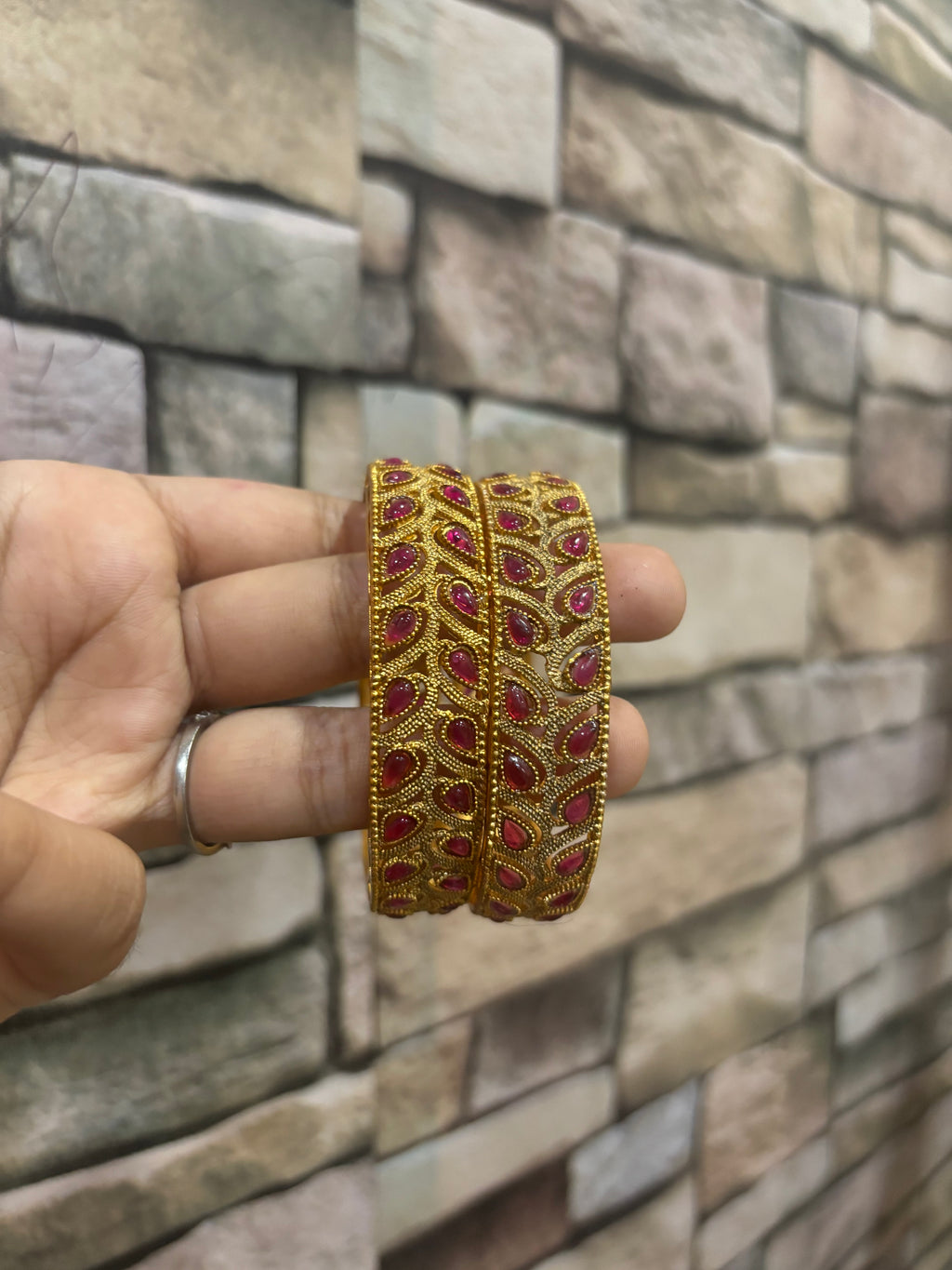 Kemp bangles
