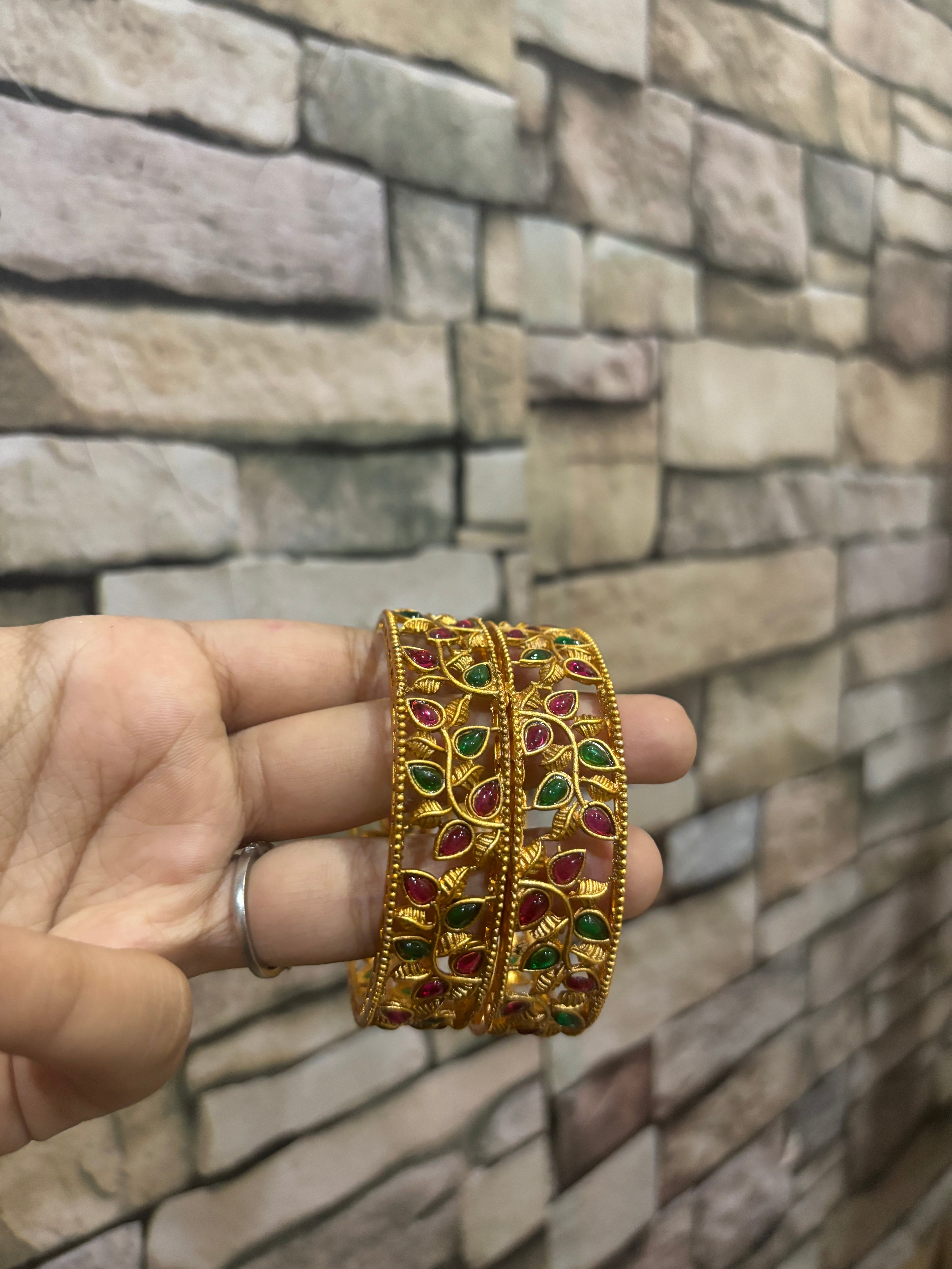 Kemp bangle