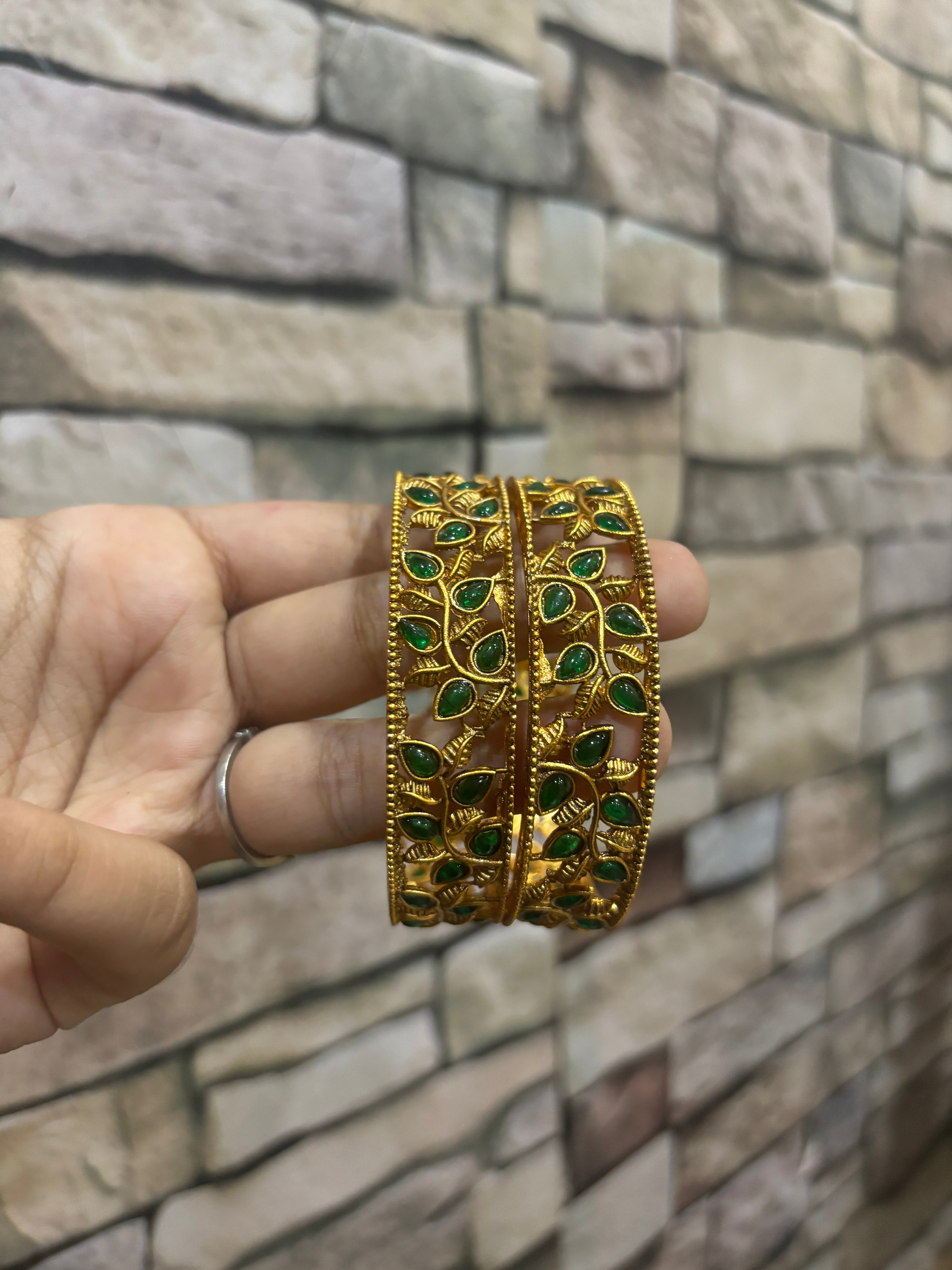 Kemp bangles