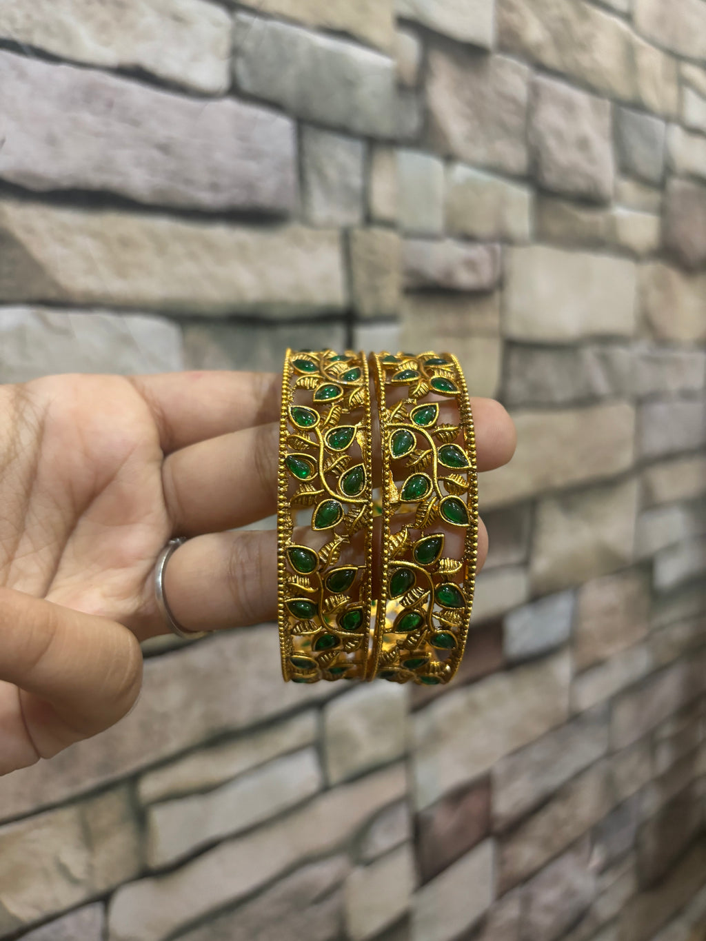 Kemp bangles