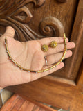 Ad cuff cum choker