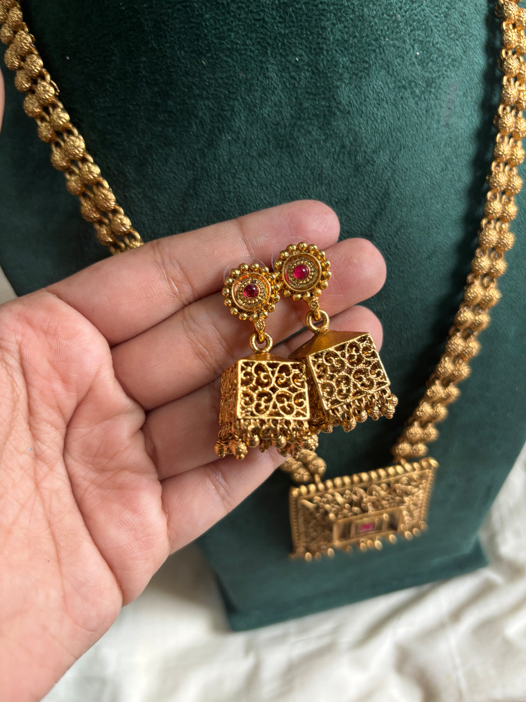 Square pendent set