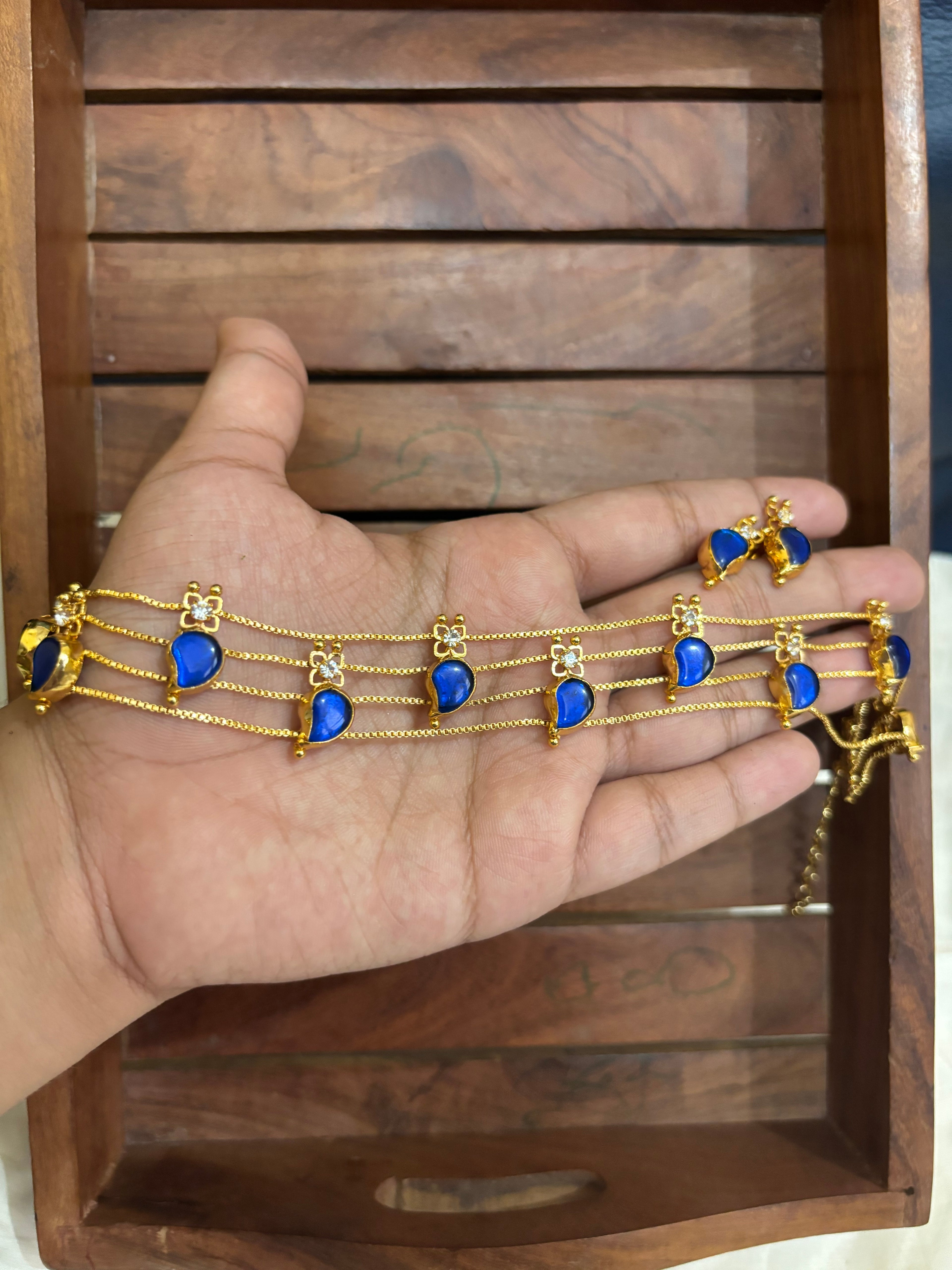 Blue palakka choker