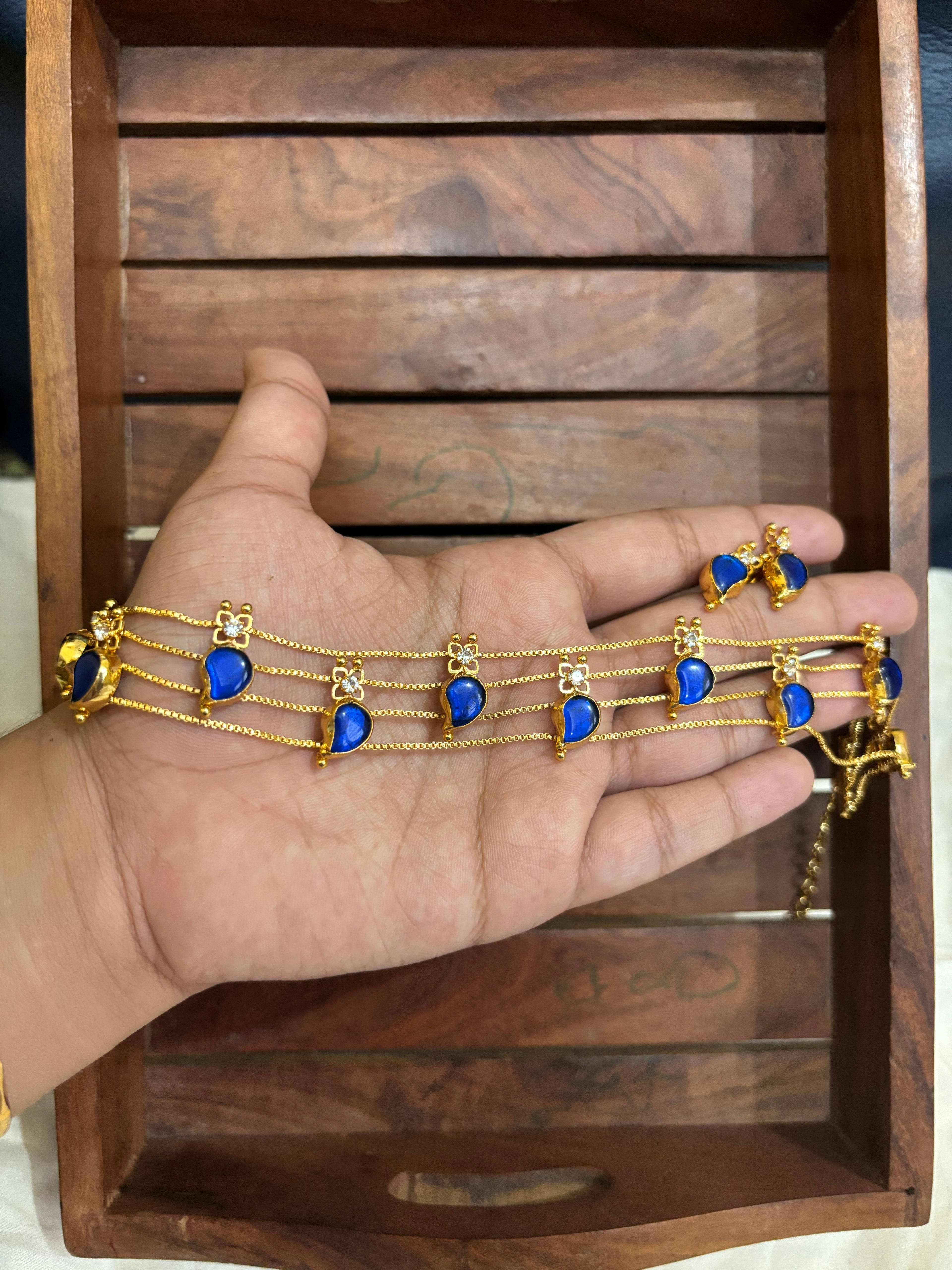 Blue palakka choker