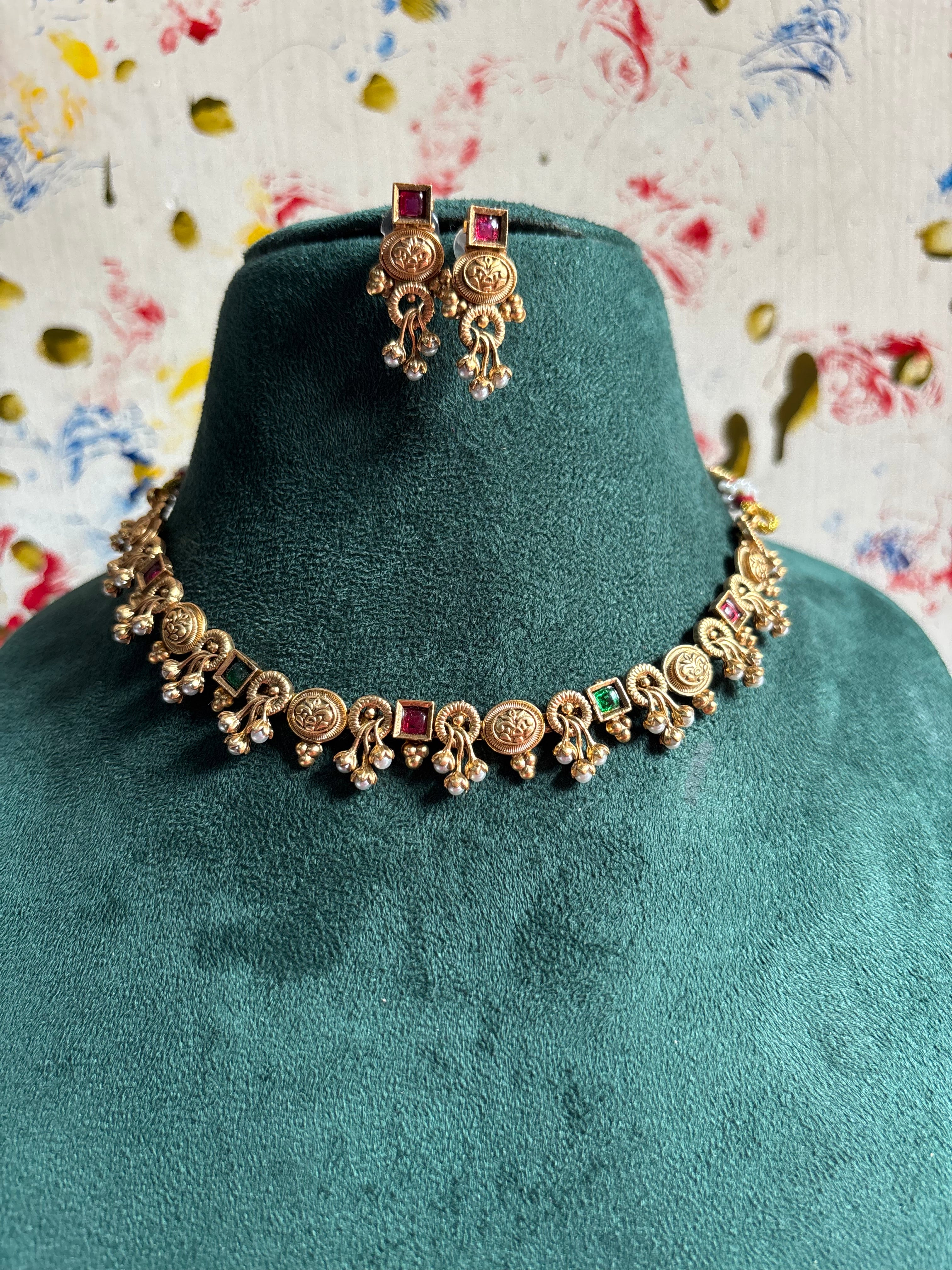BFS-floral choker
