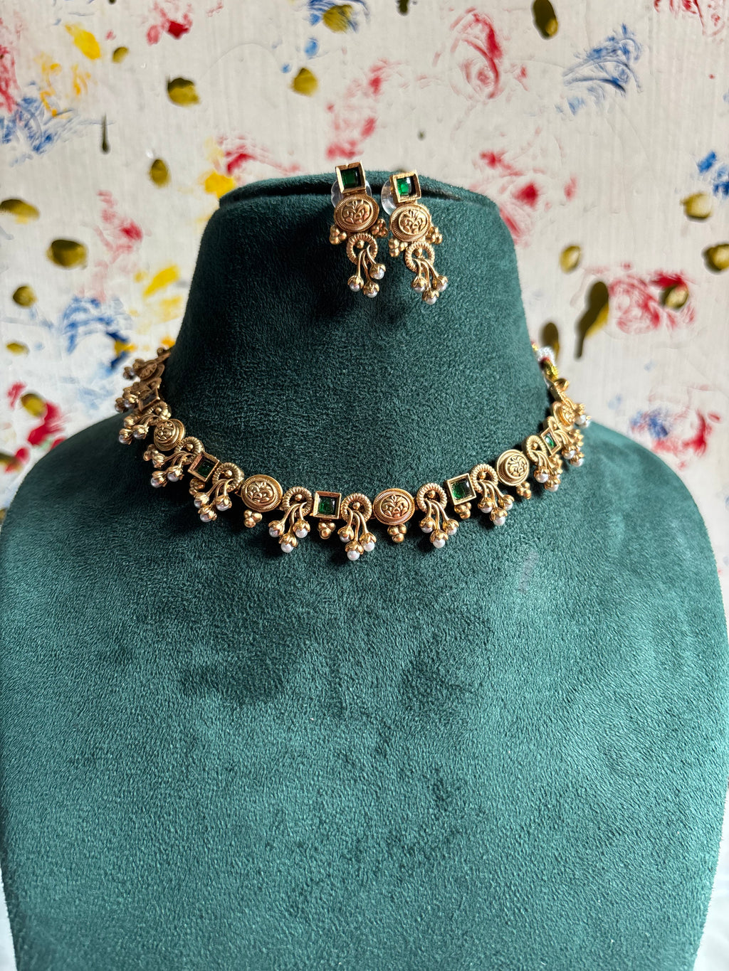 BFS-floral choker